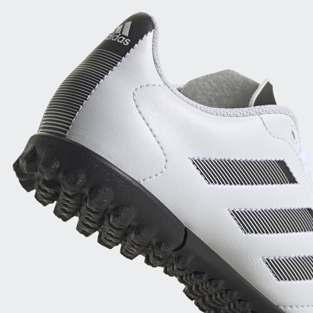 Adidas Calzado de Fútbol Goletto VIII Pasto Sintético. 8