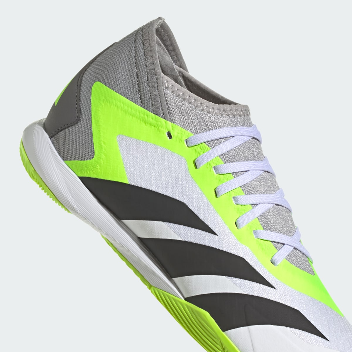 Adidas Botas de Futebol Predator Accuracy.3 – Pavilhão. 9