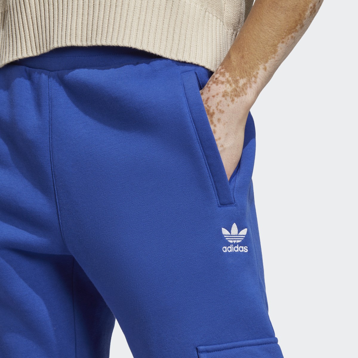 Adidas Trefoil Essentials Cargo Pants. 5