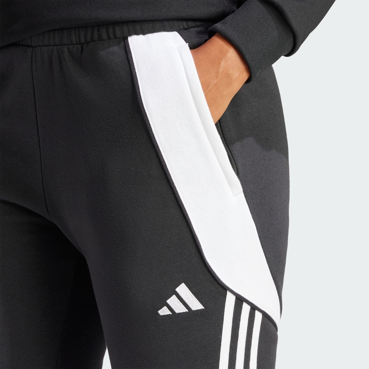 Adidas Spodnie dresowe Tiro 24. 7