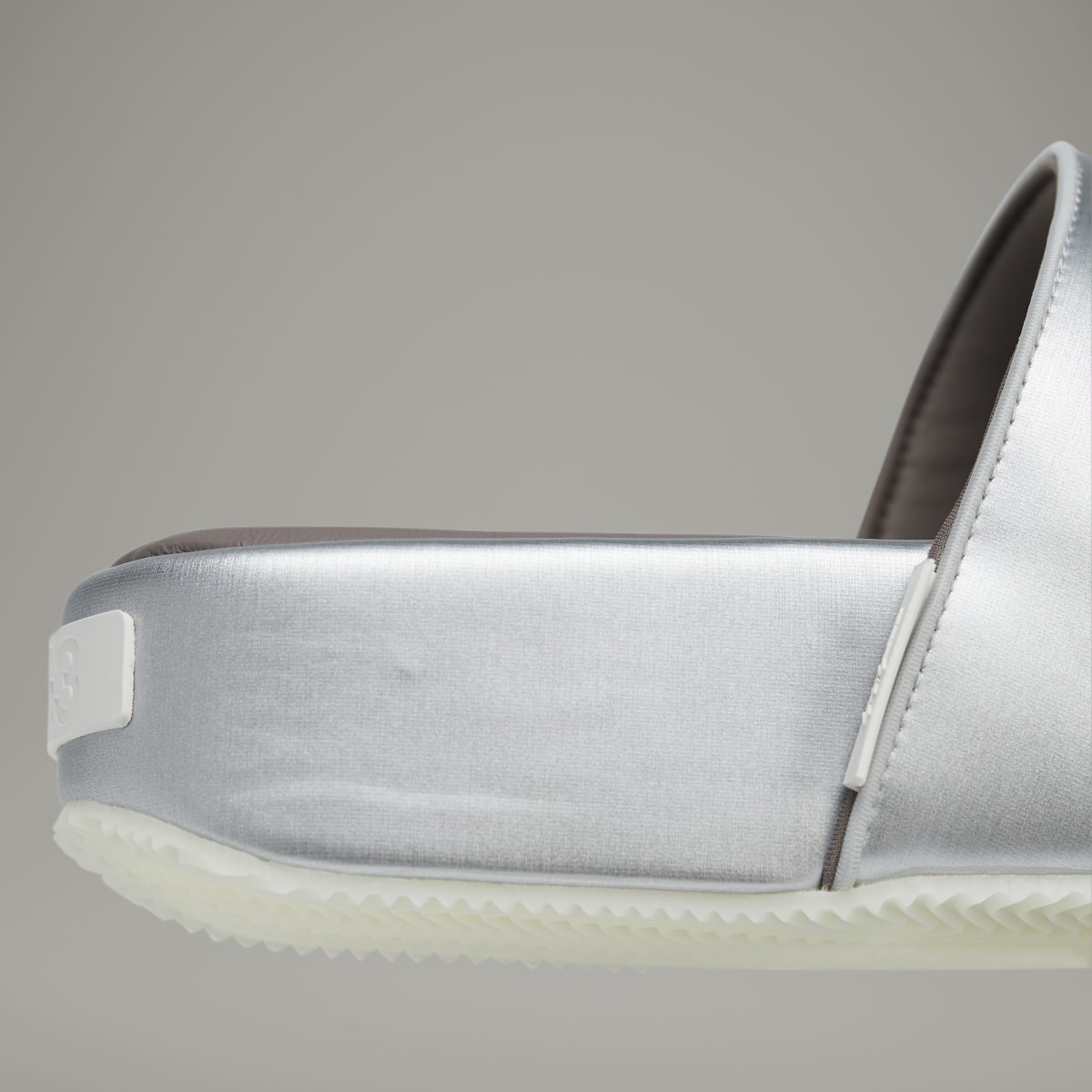 Adidas Y-3 SLIDE. 11