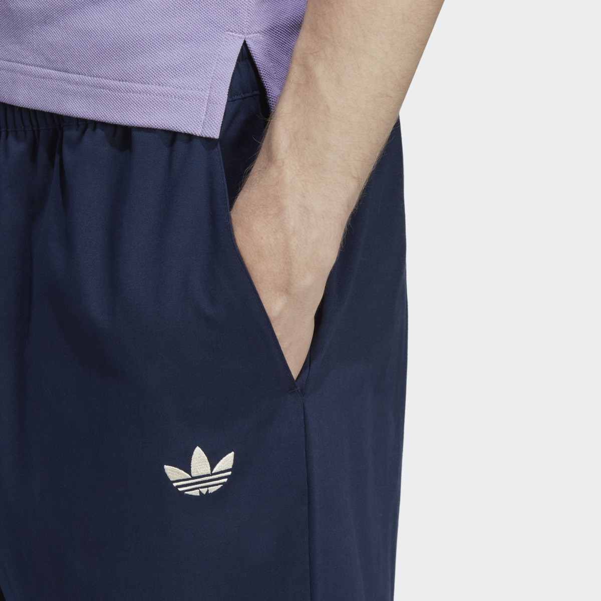 Adidas Blokepop Loose Chino Hose. 5