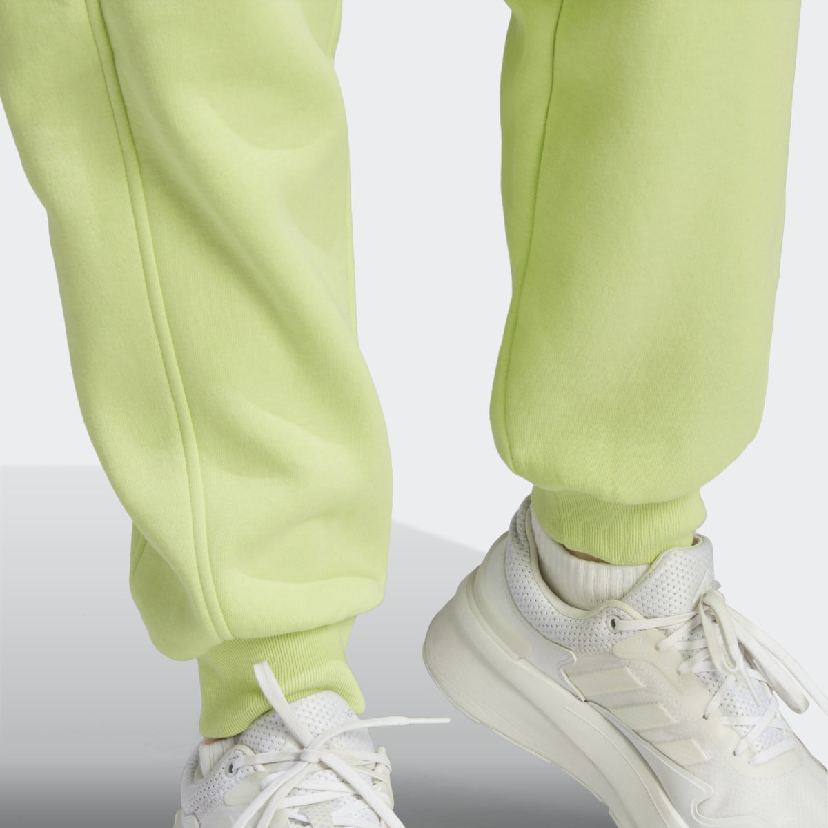Adidas Pantaloni ALL SZN Fleece. 6