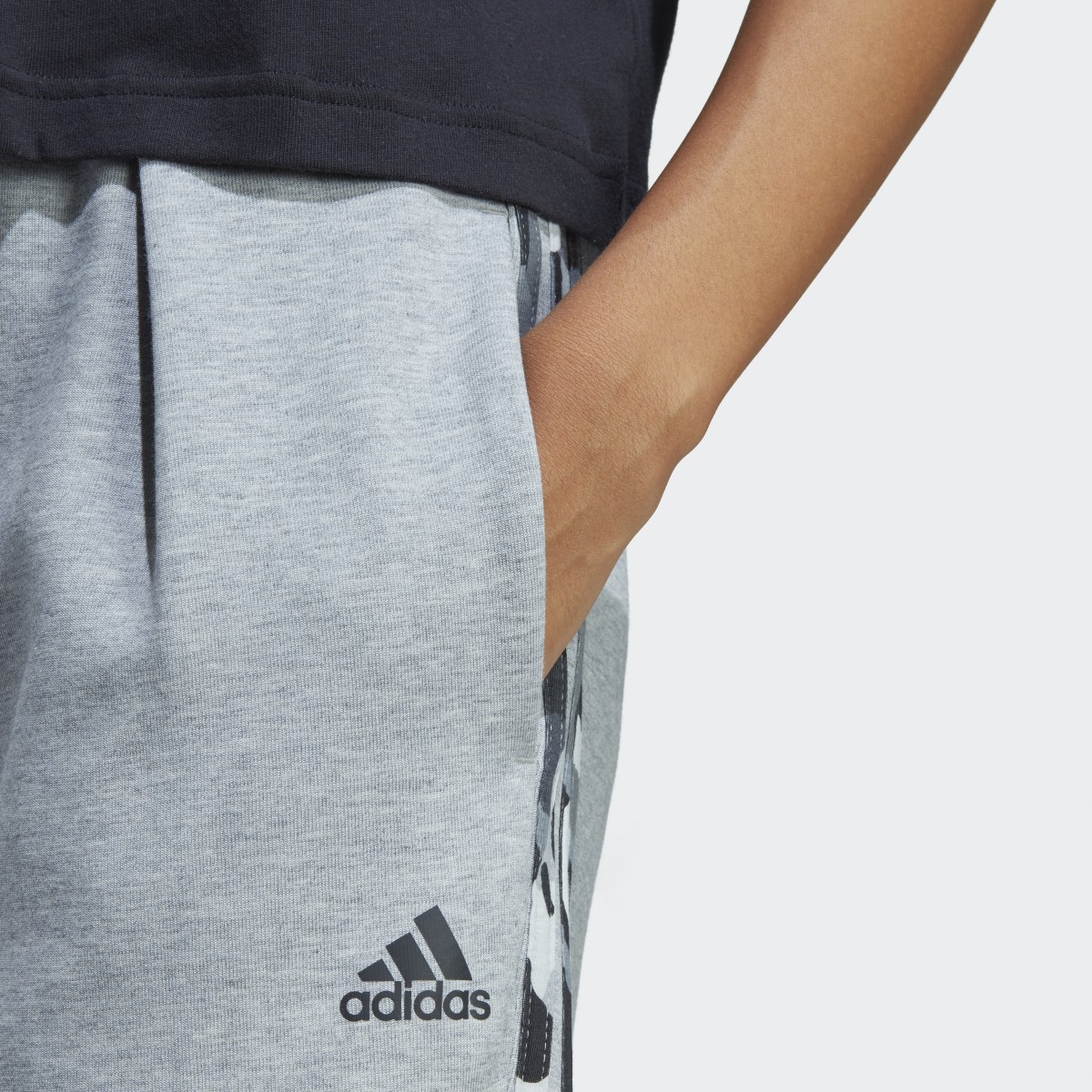 Adidas Graphic Hose. 6