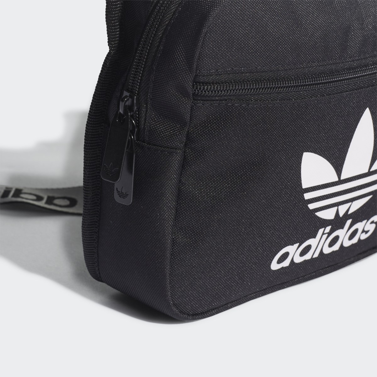 Adidas Bolso cruzado Adicolor. 7