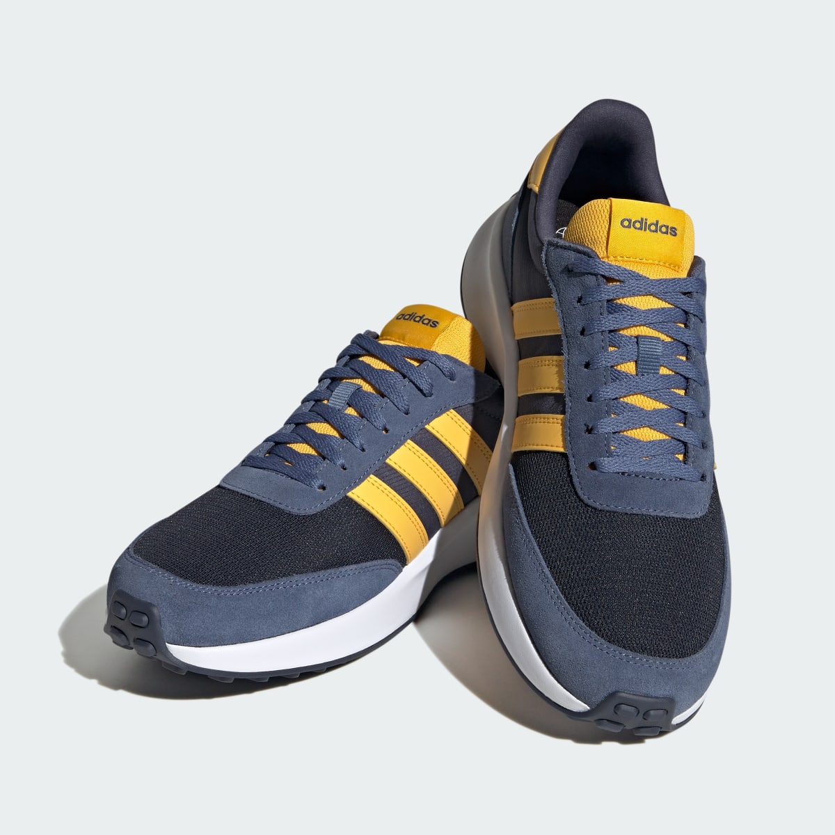 Adidas Zapatilla Run 70s Lifestyle Running. 5