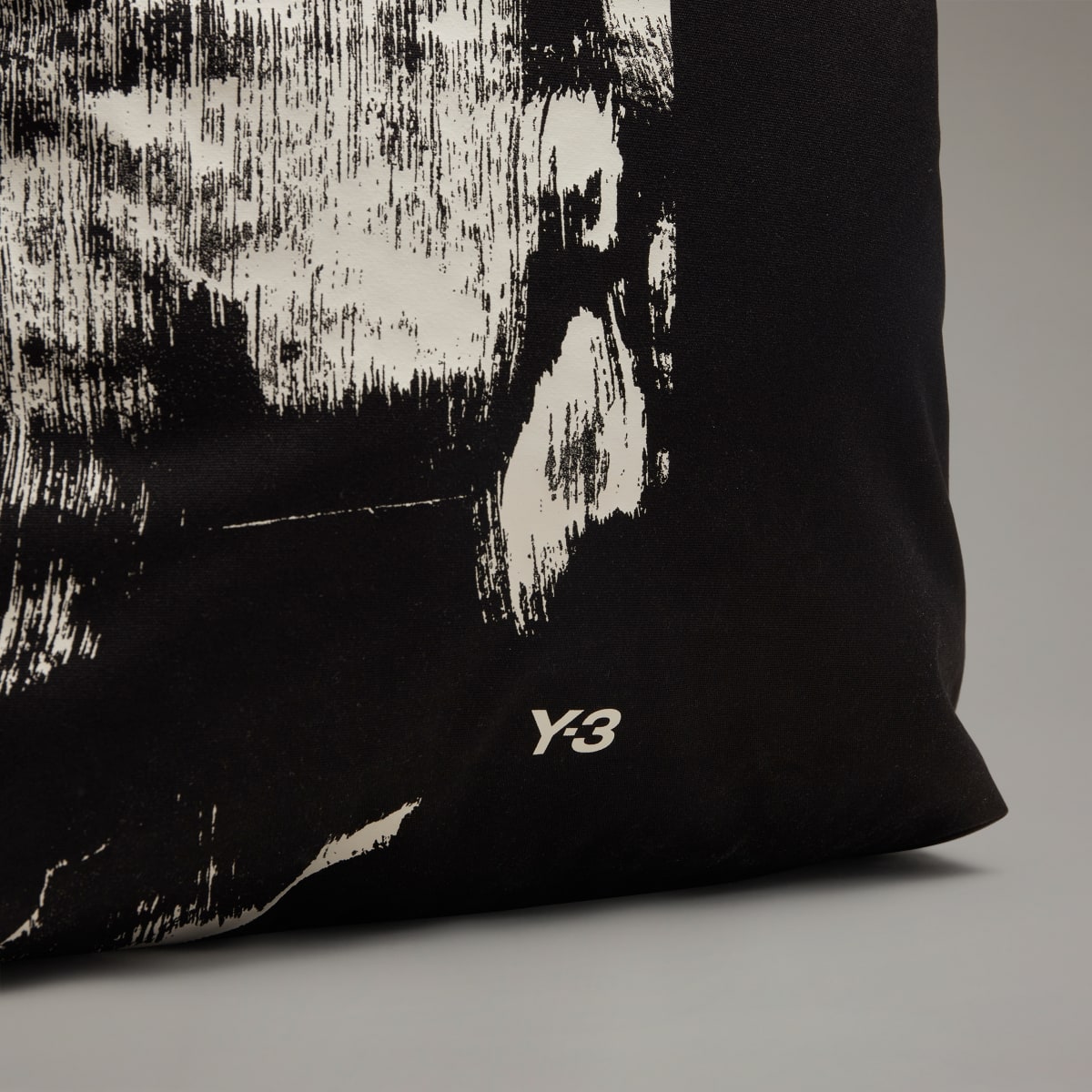 Adidas Y-3 AOP C BAG. 7