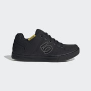 Color del artículo: Core Black / Dgh Solid Grey / Grey Five