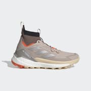 Kód farby: Wonder Taupe / Earth Strata / Core Black