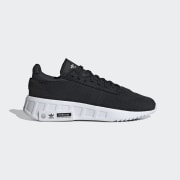 Màu sản phẩm: Core Black / Core Black / Cloud White
