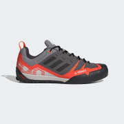 Couleur du produit : Grey Five / Core Black / Solar Red