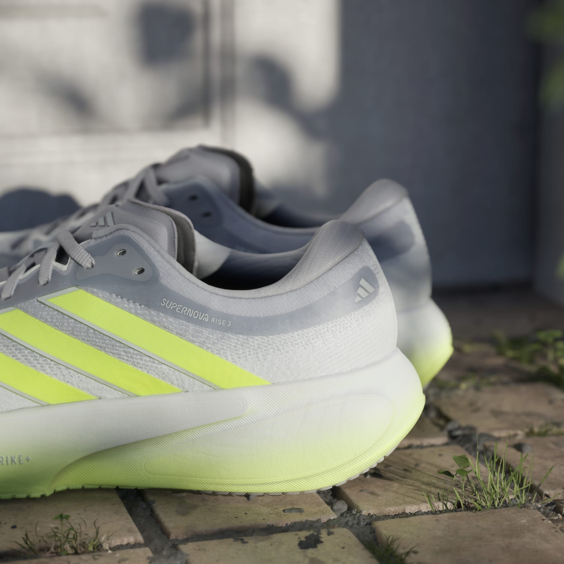 SUPERNOVA RISE 3 RUNNING SHOES