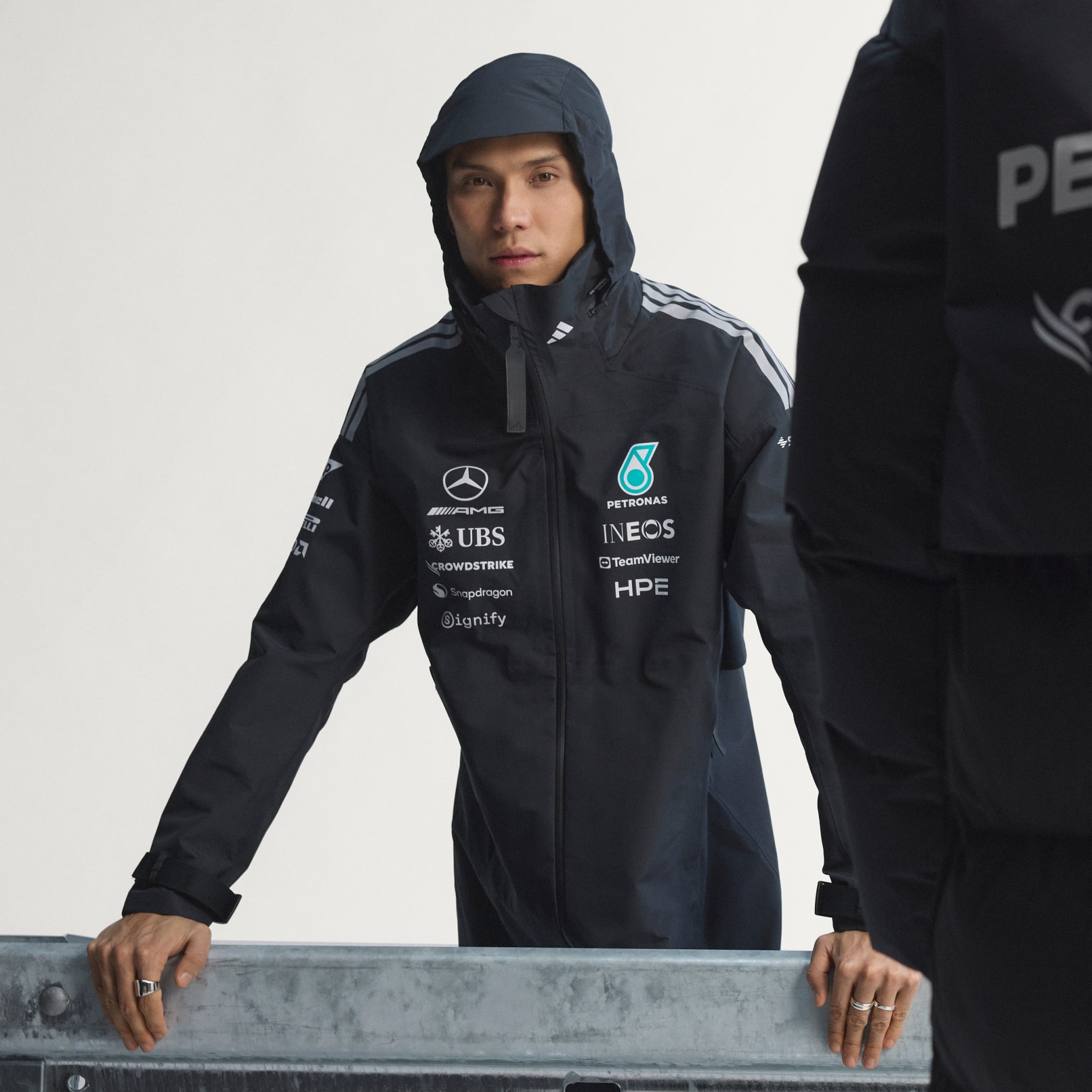 PARKA DE PLOAIE MERCEDES - AMG PETRONAS FORMULA 1 TEAM ENGINEERS