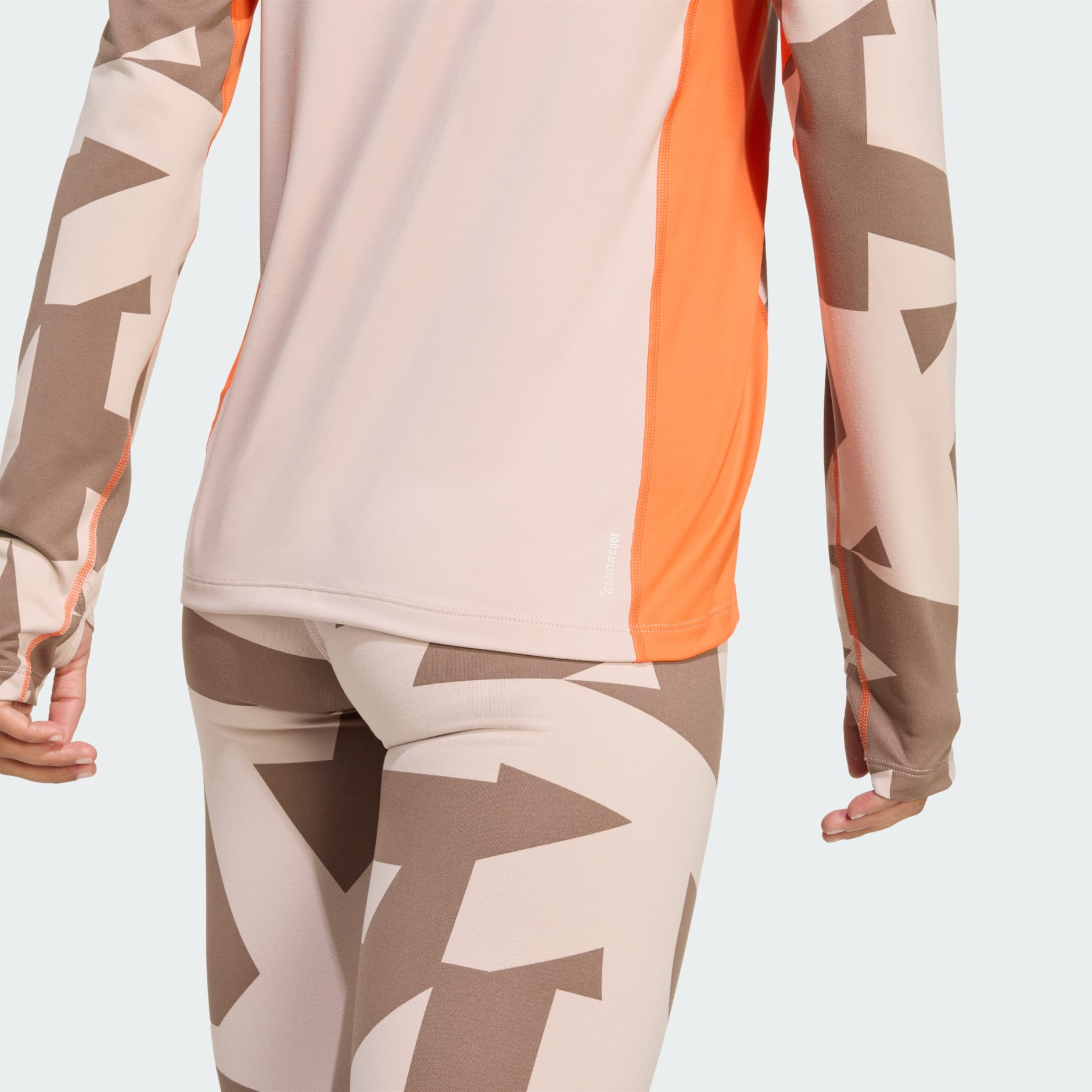 Strat de bază multi sintetic cu m&acirc;necă lungă