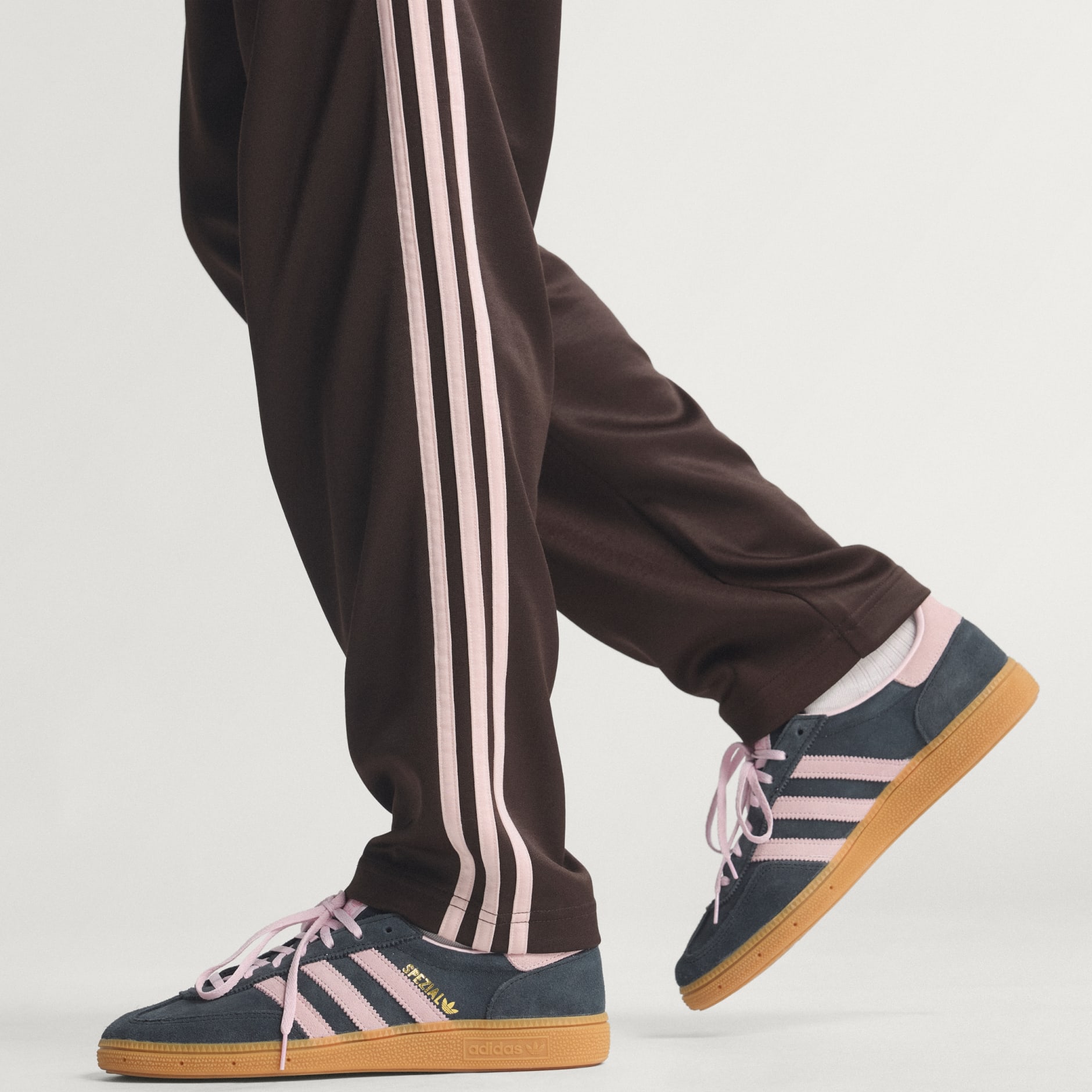 DONJI DIO TRENIRKE KLASIČNOG KROJA