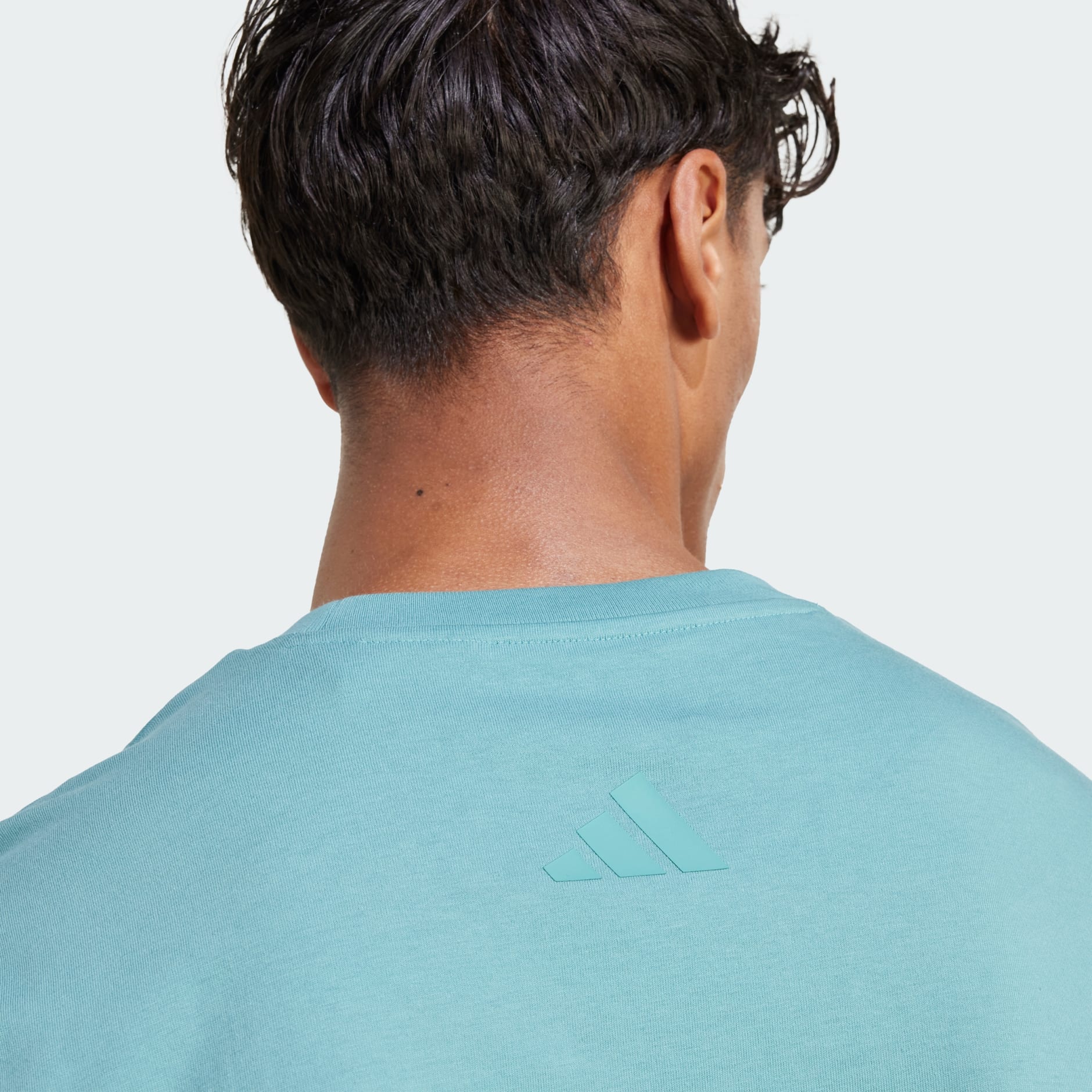 Tricou Grafic Cu Cățel &Icirc;n Buzunar