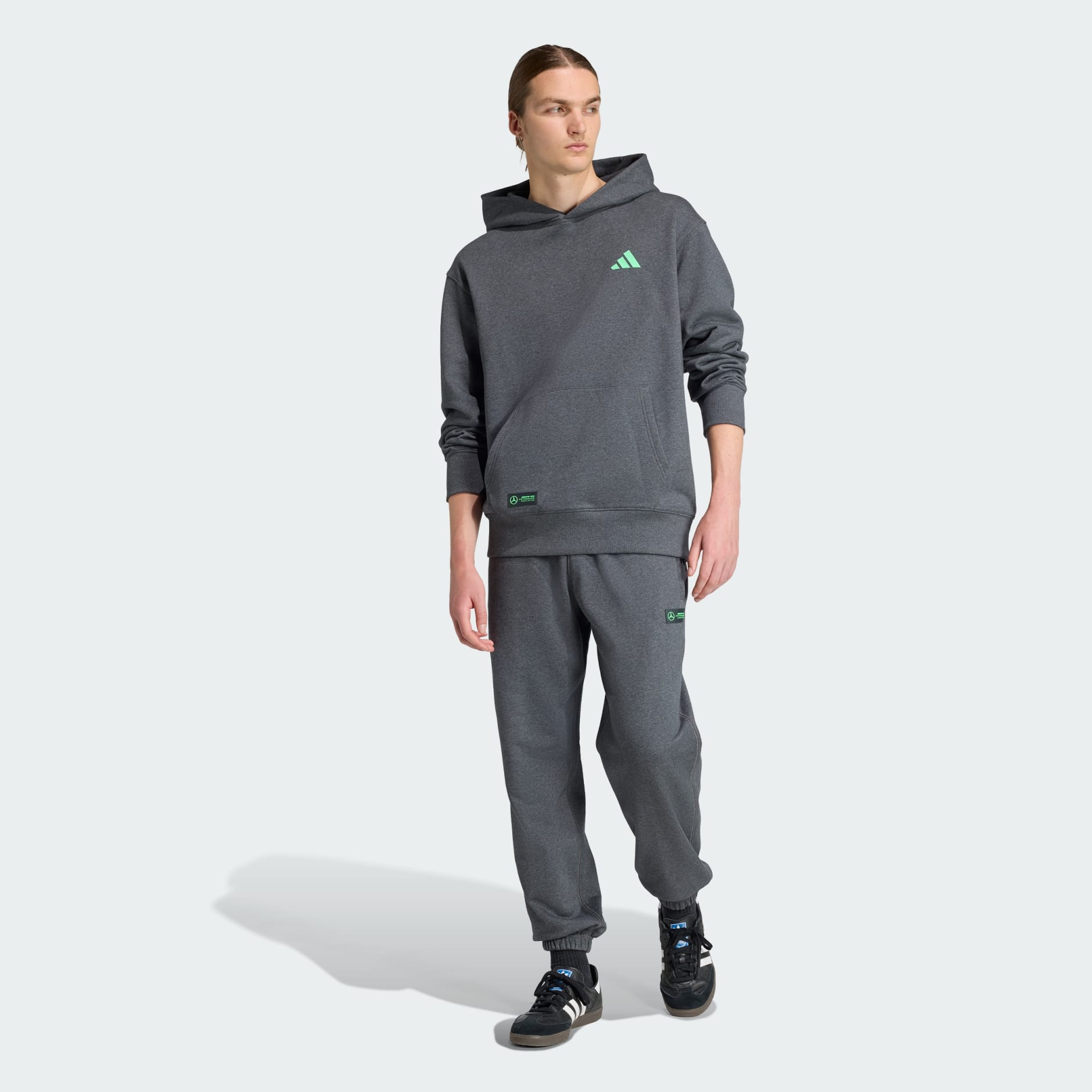 SWEAT-SHIRT &Agrave; CAPUCHE SURV&Ecirc;TEMENT PREMIUM MERCEDES - AMG PETRONAS FORMULA ONE TEAM