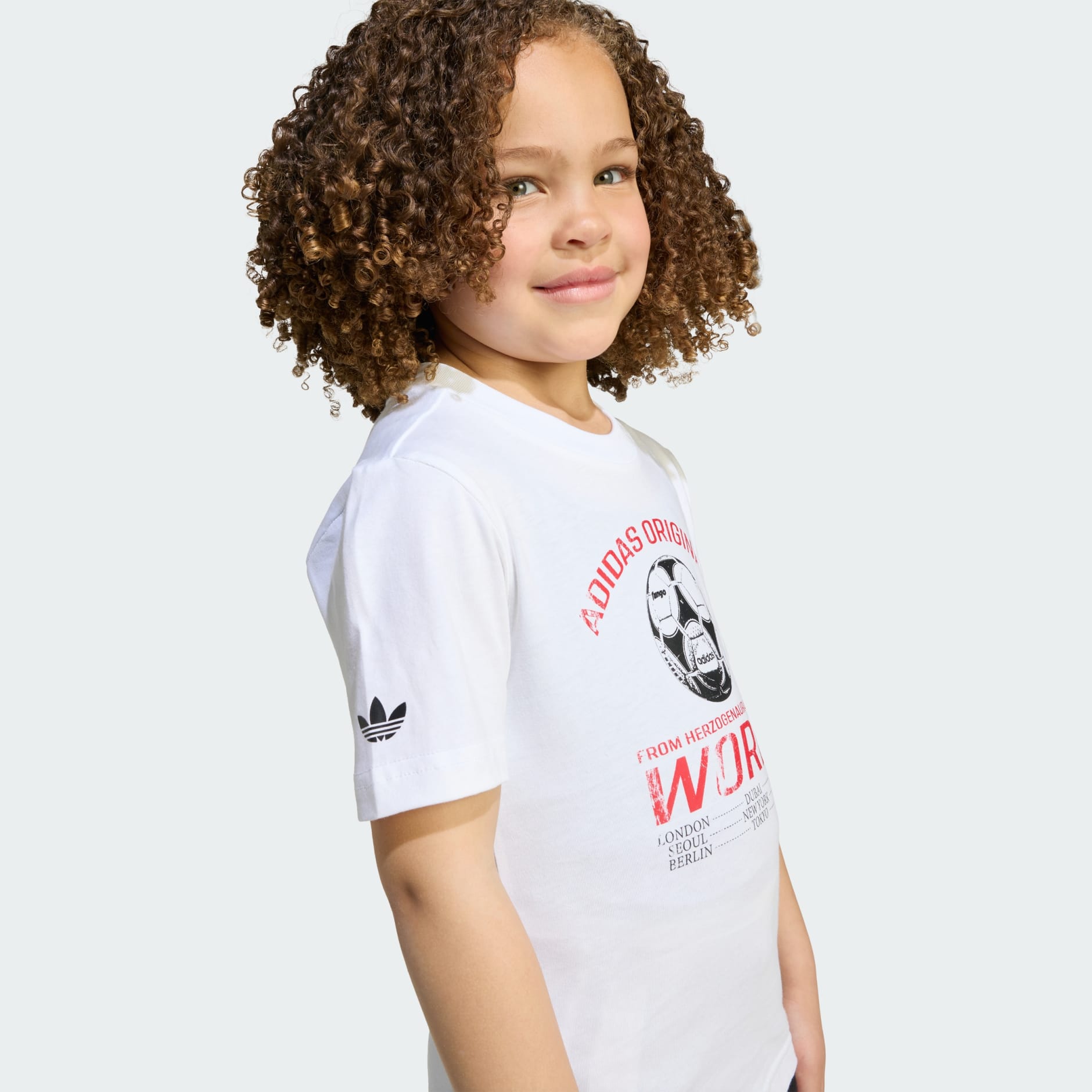 تيشيرت ذات تصميم جرافيكي للأطفال