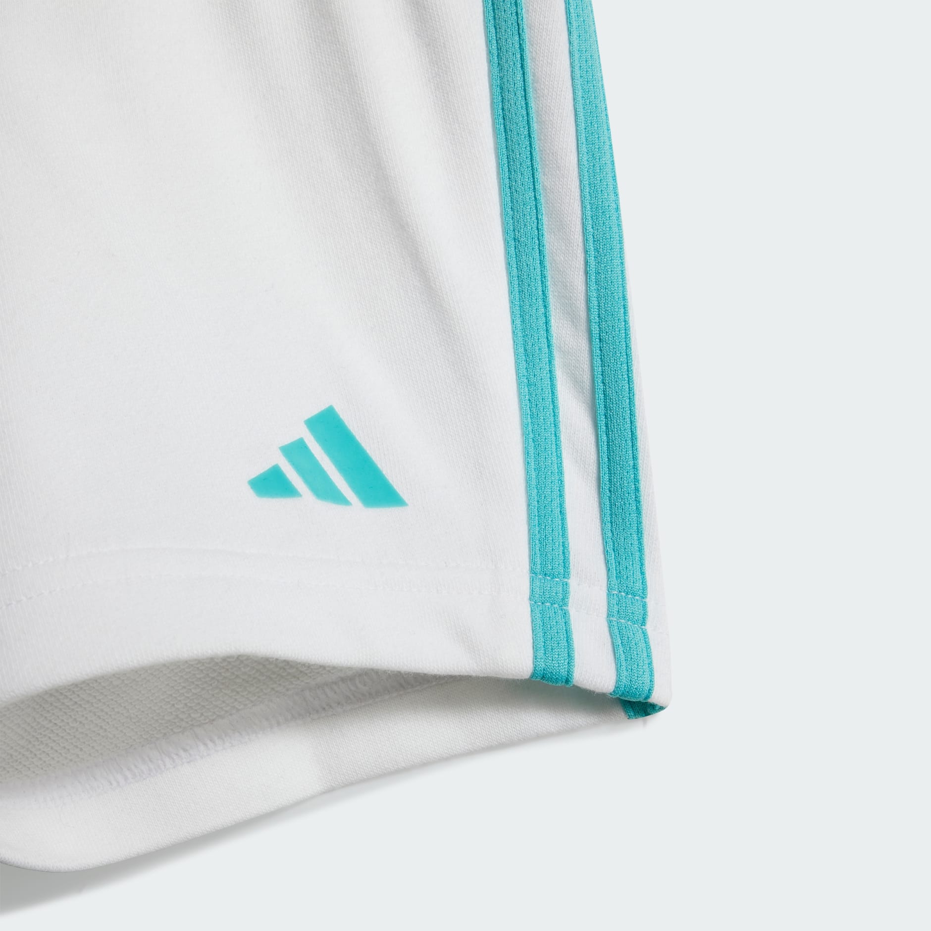 SET JOGGER CU M&Acirc;NECĂ SCURTĂ MERCEDES - AMG PETRONAS FORMULA ONE TEAM DNA PENTRU COPII