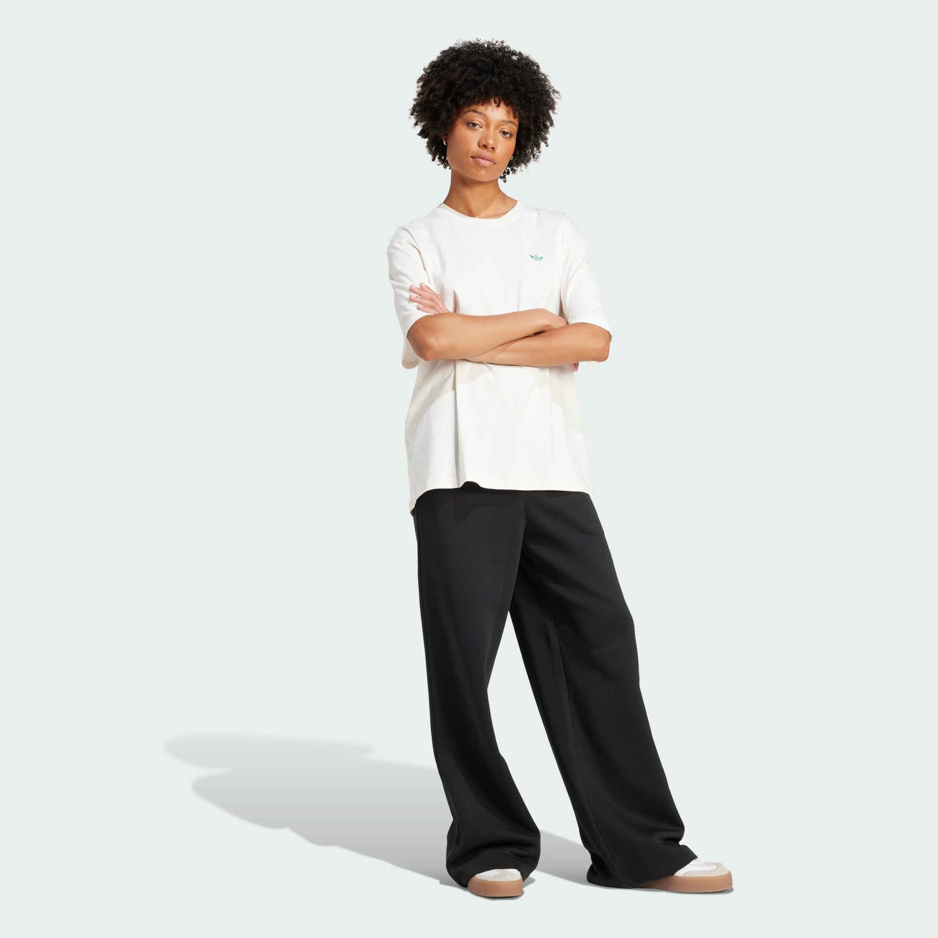 تيشيرت بقَصّة واسعة بتصميم تنس كلاسيكي