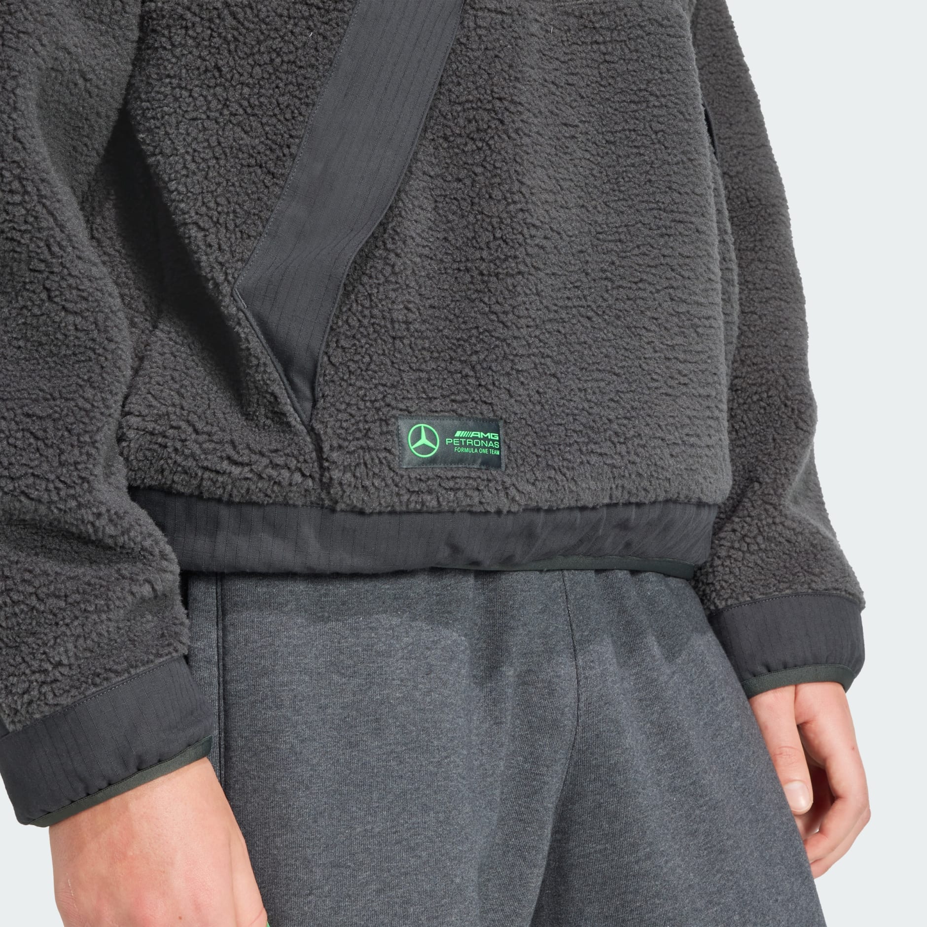 Majica od flisa s patentnim zatvaračem polovicom duljine Mercedes-AMG Petronas Formula One Team Premium