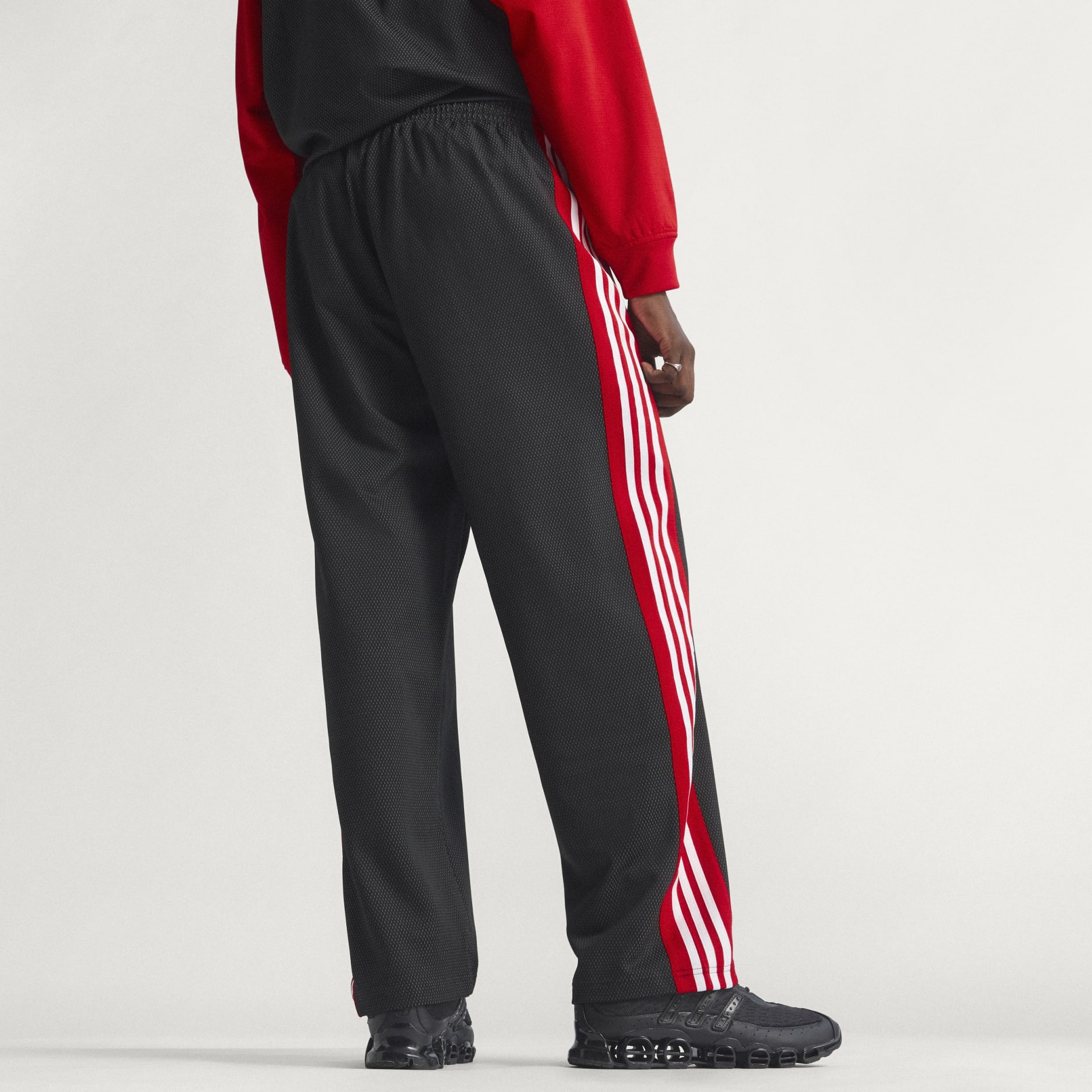 LOOSE MESH TRACKPANTS