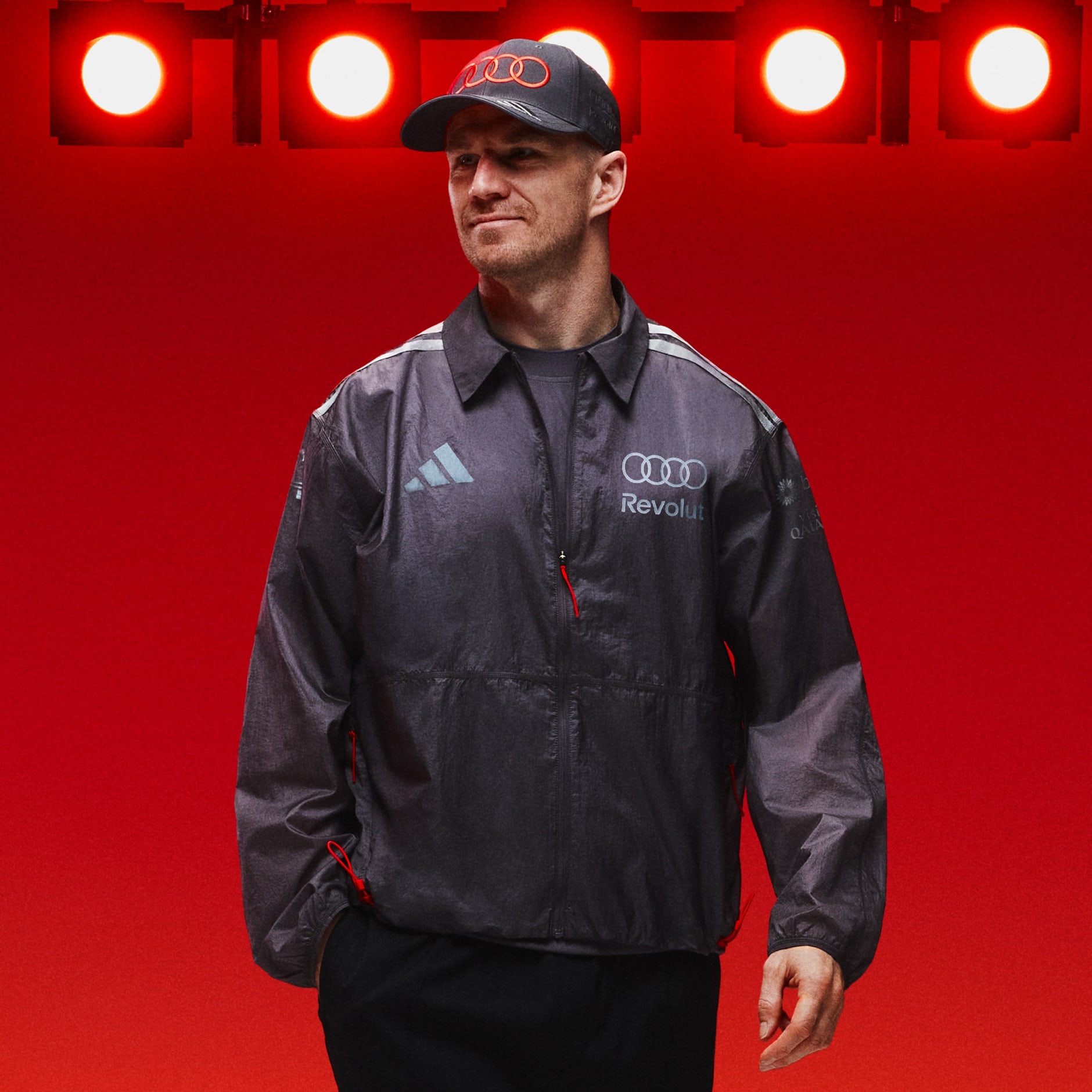 JACHETĂ AUDI REVOLUT F1 TEAM DRIVER PADDOCK