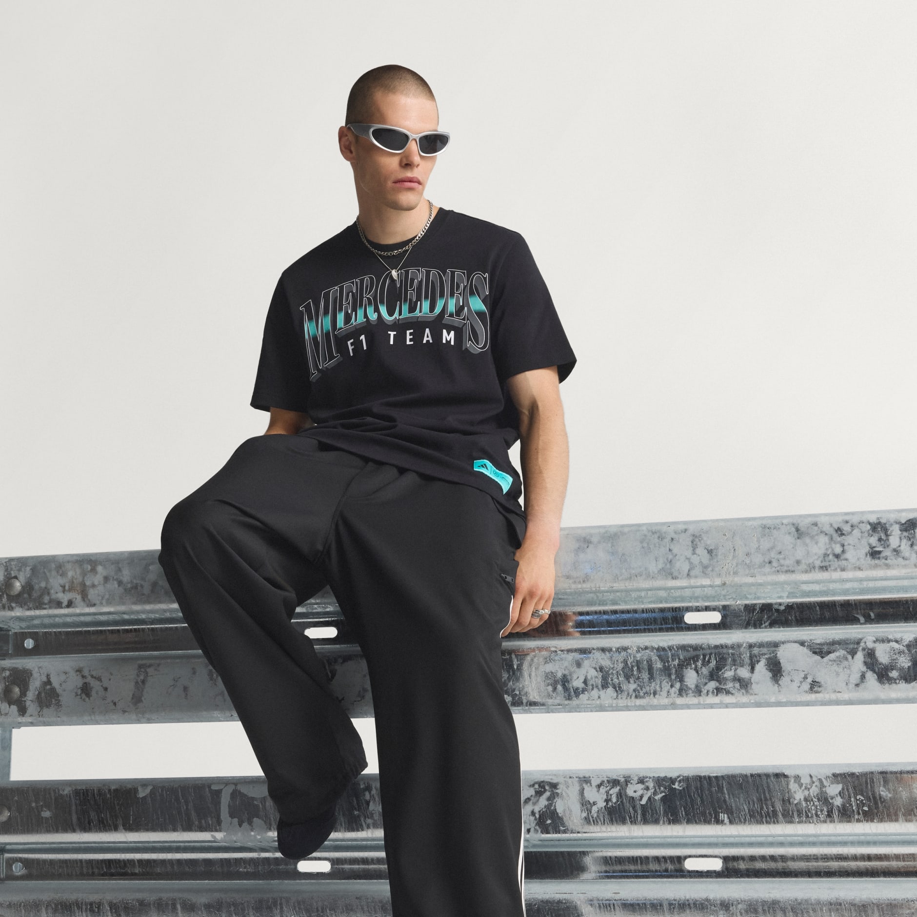 MERCEDES - AMG PETRONAS FORMULA ONE TEAM LAS VEGAS GRAPHIC TEE MEN