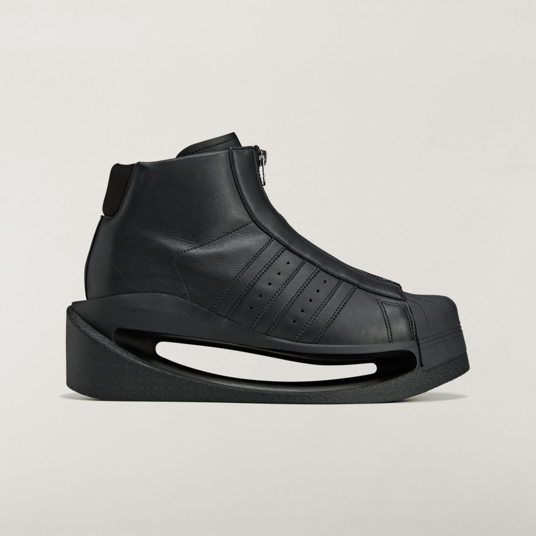 Y-3 Gendo Pro Model
