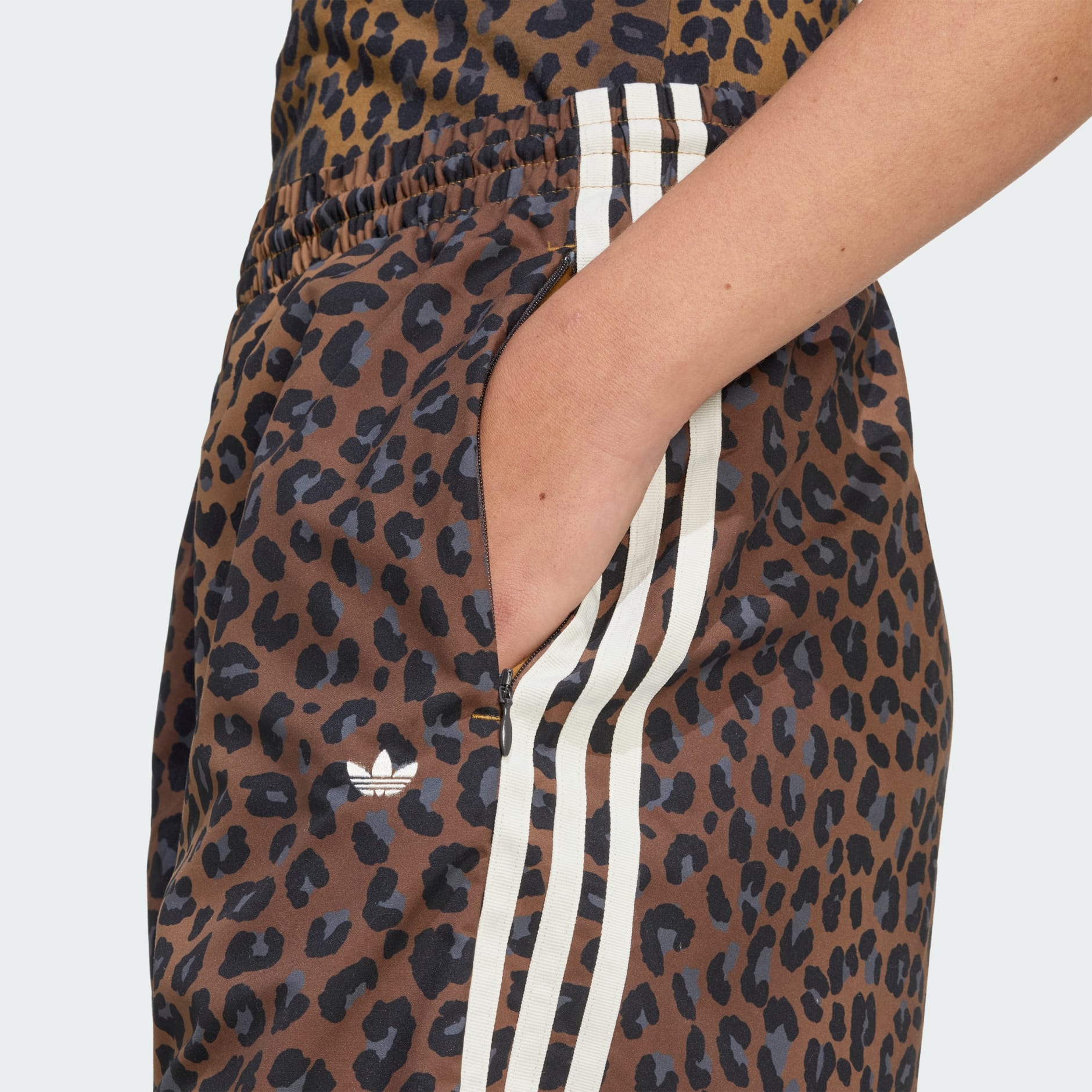 Pantaloni de trening supradimensionați Leopard Firebird