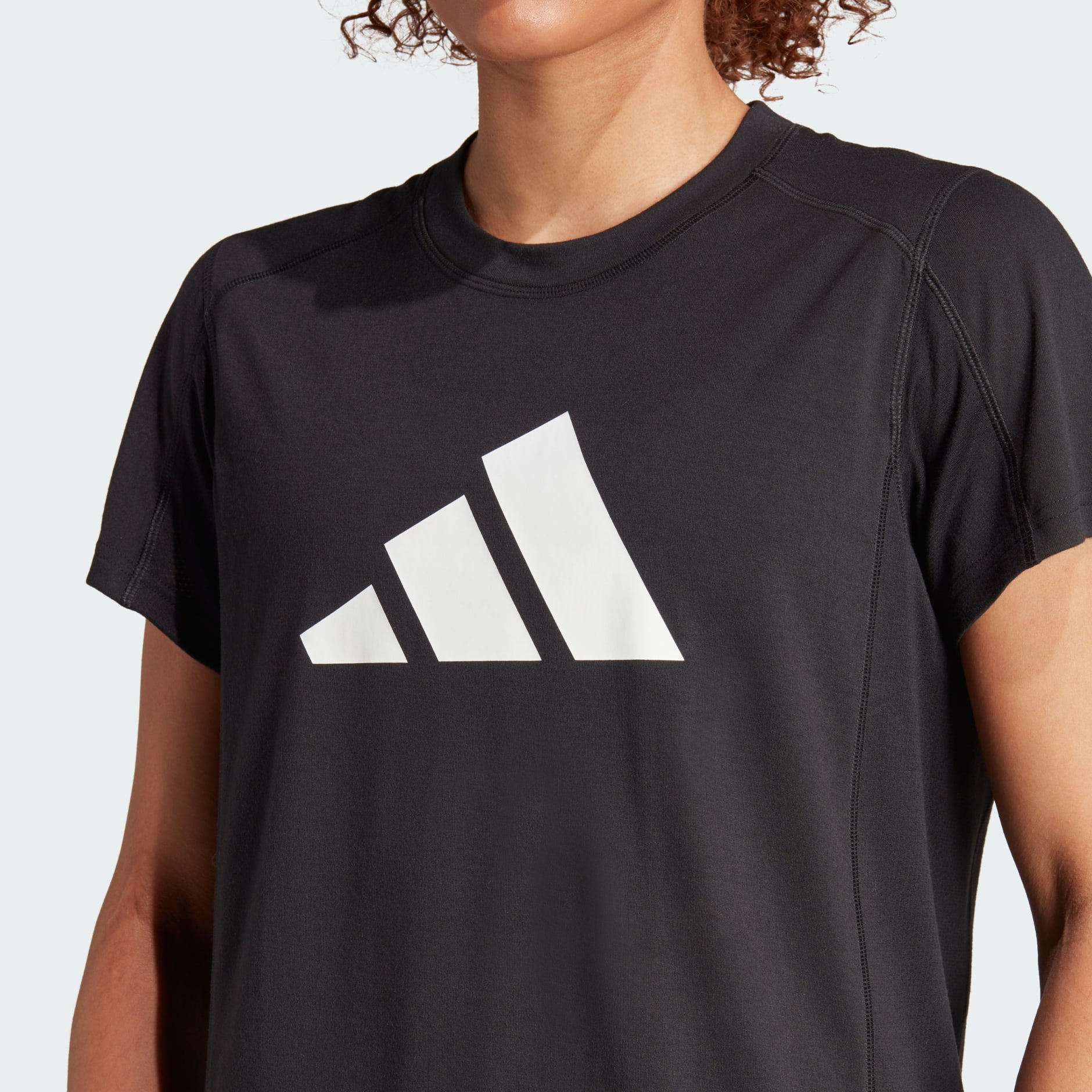 Train Essentials Big Performance Logo Training Tee