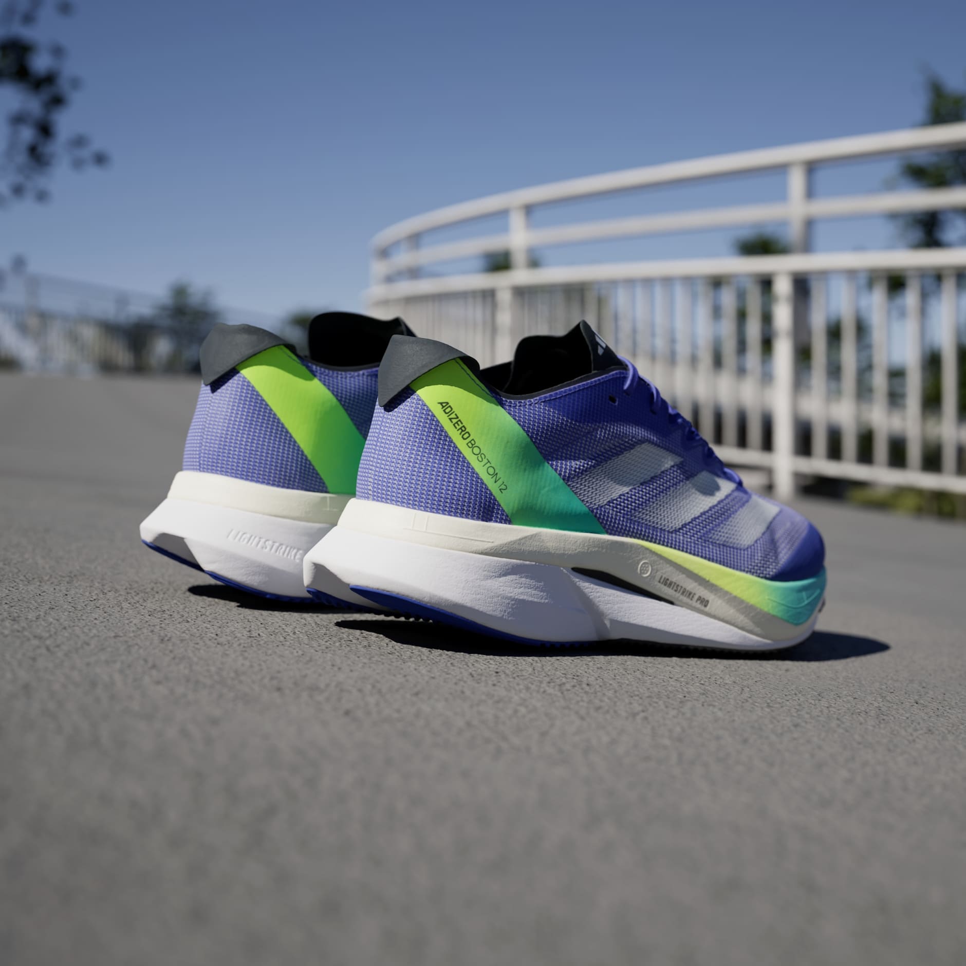 Adizero Boston 12 跑鞋