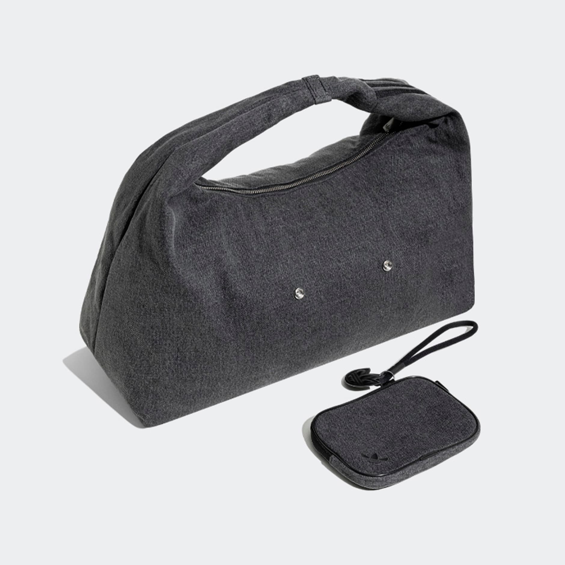 D SHOULDER BAG