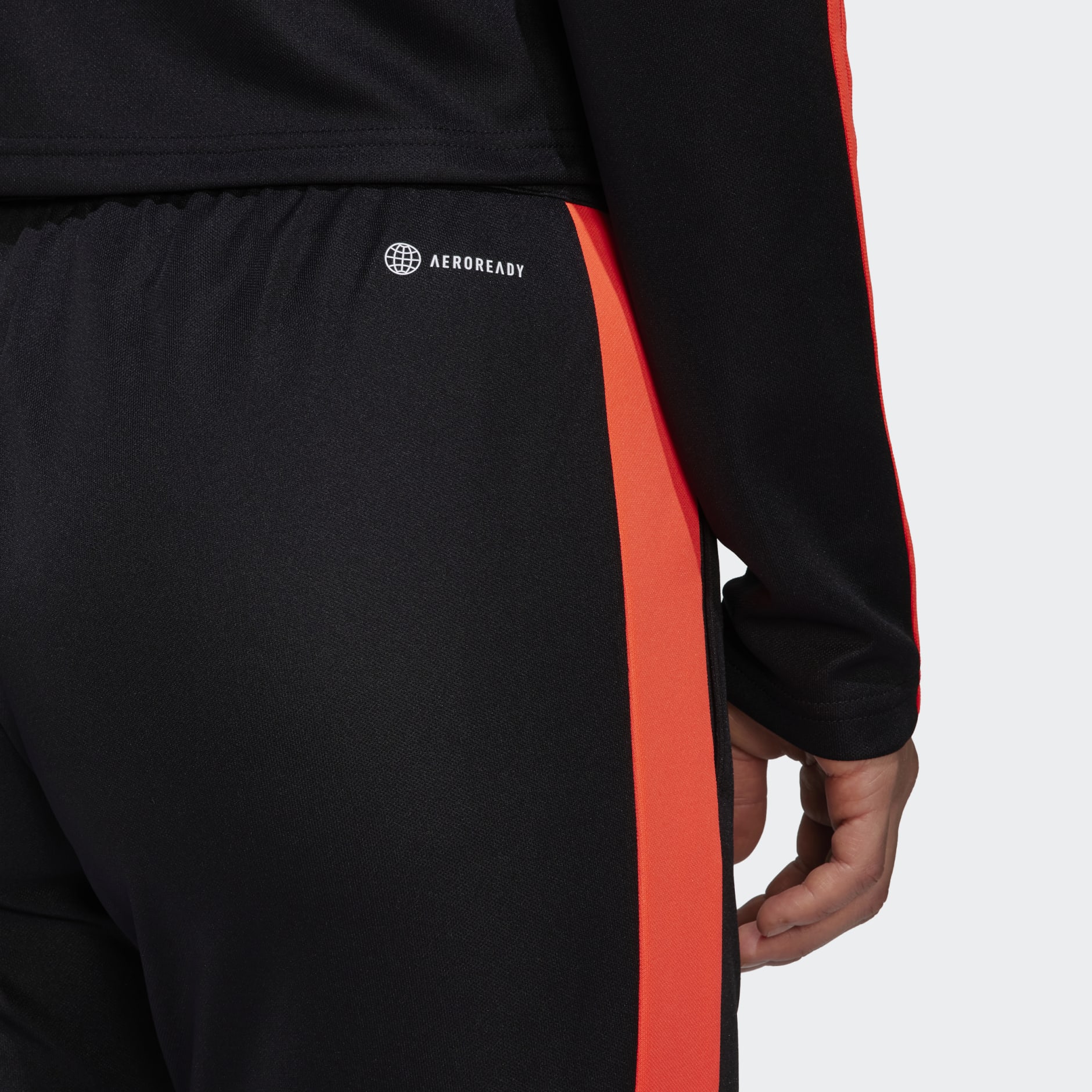 Tiro Essential Pants