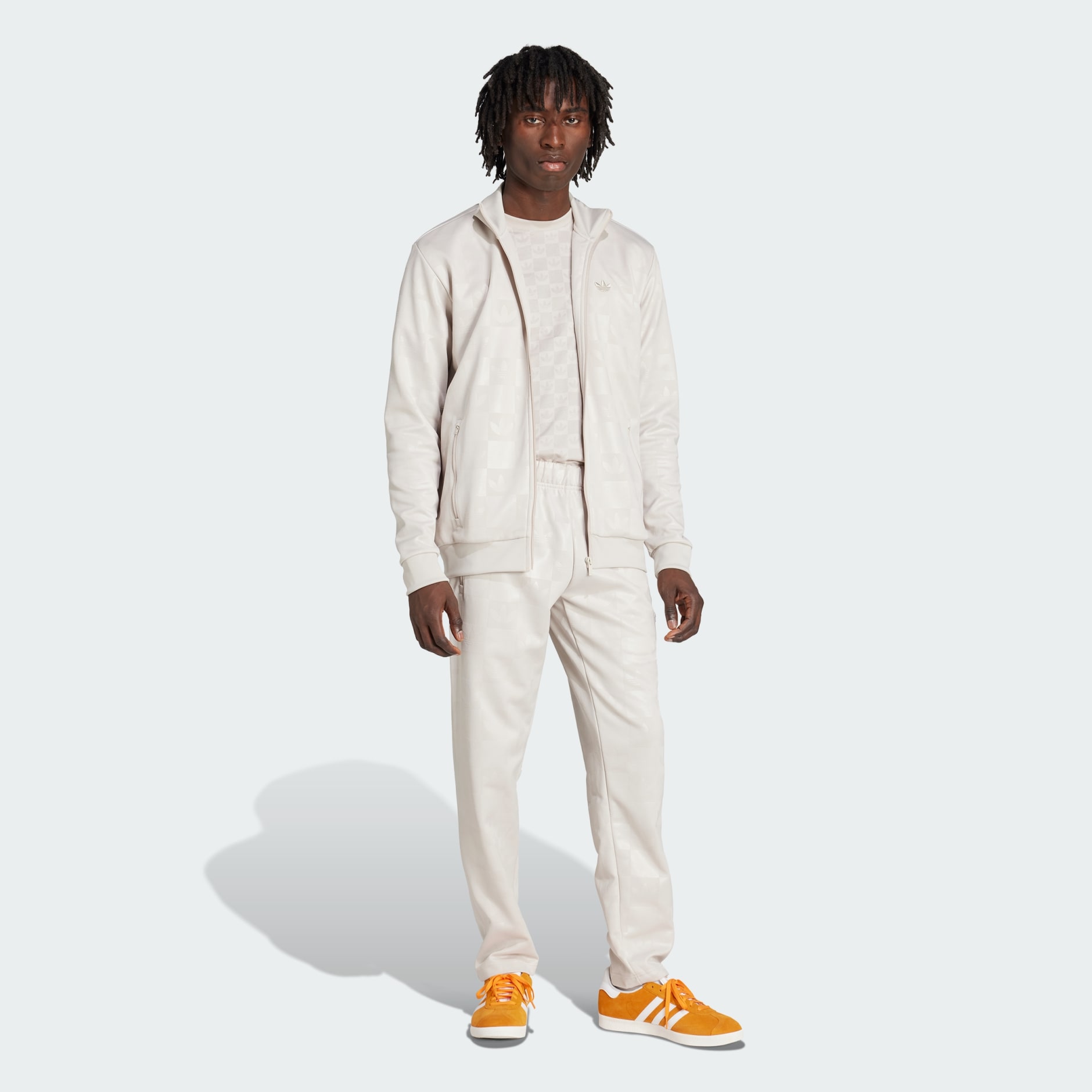 قميص رياضي عادي بطباعة مُوحّدة اللون على كامل القطعة