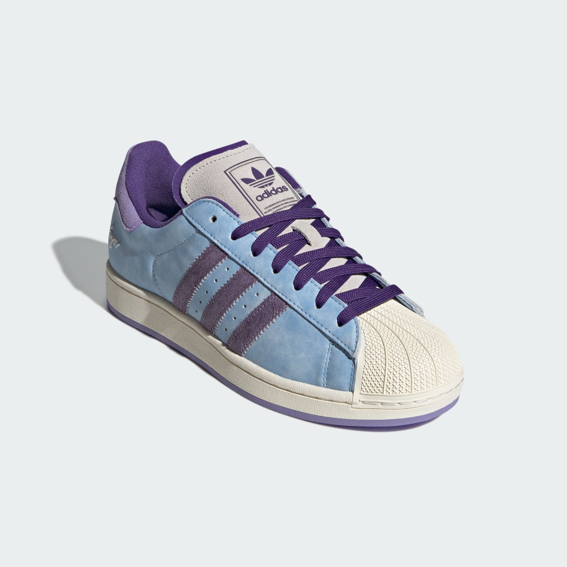 與 SYM 共同創造的 ADIDAS SUPERSTAR 鞋