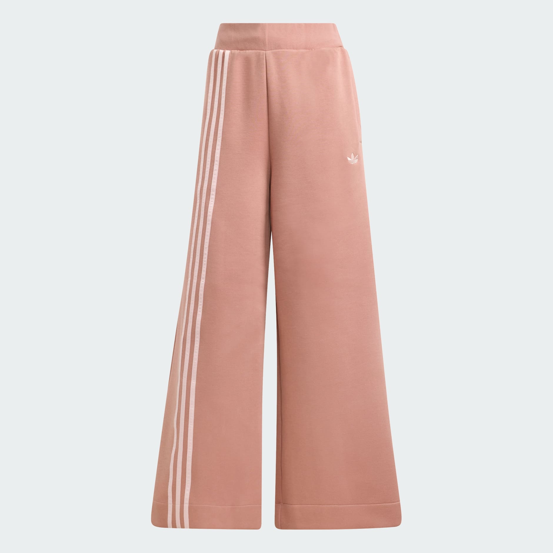 بنطال واسع بخطوط ثلاثة بتصميم مميّز