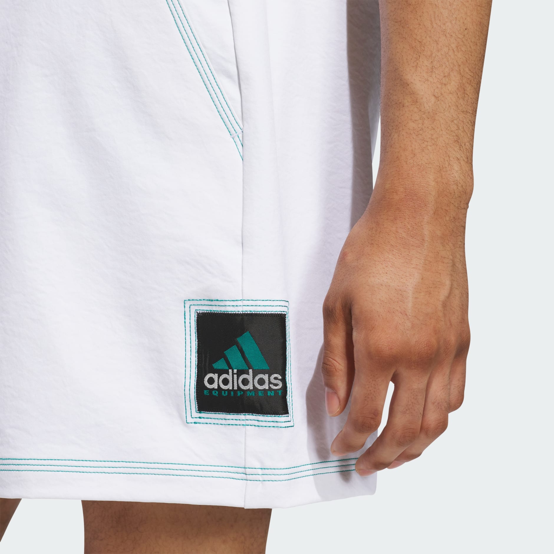 Pantaloni scurți de echipament