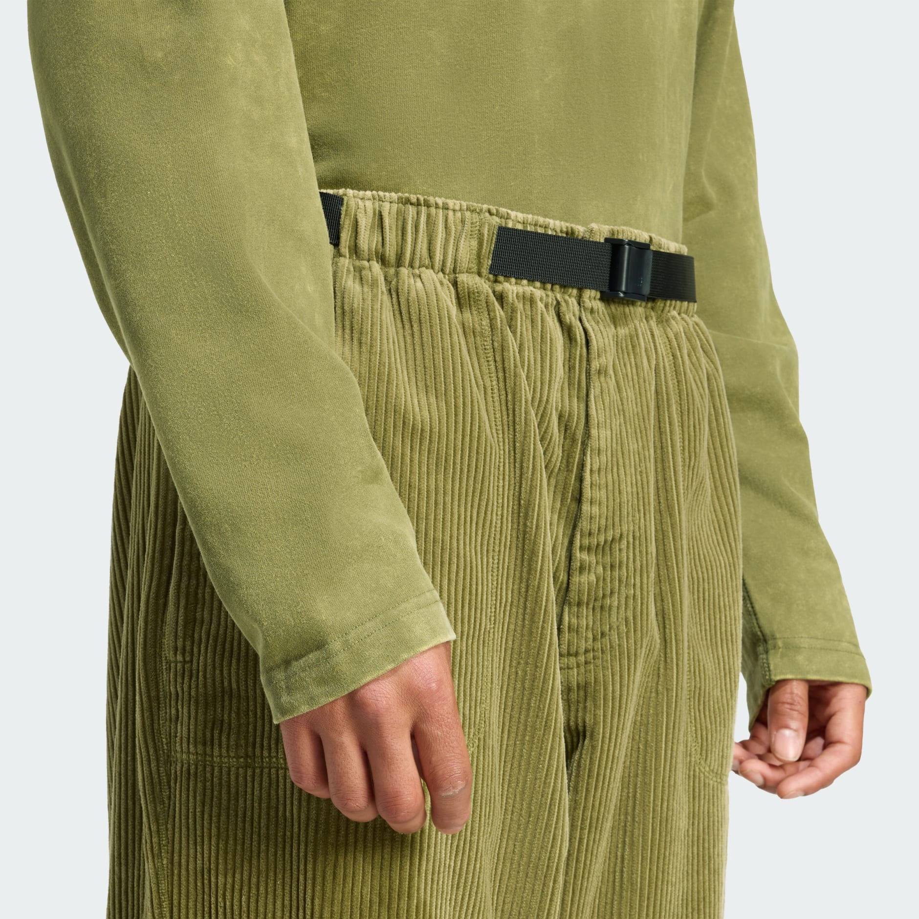 PANTALONI ADIDAS EQUIPMENT DIN CATIFEA REIATĂ