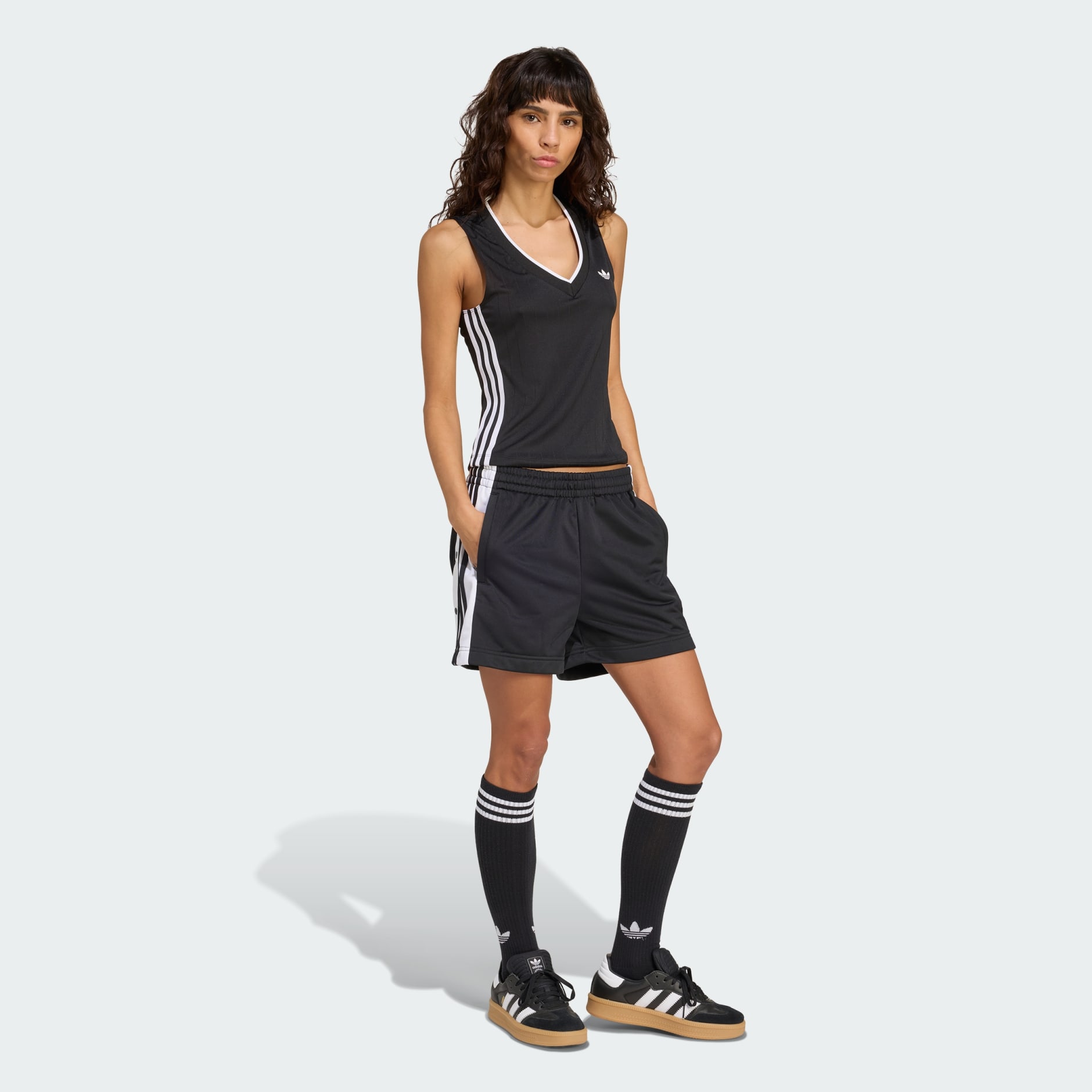 Tricou cu guler &icirc;n V adidas Originals