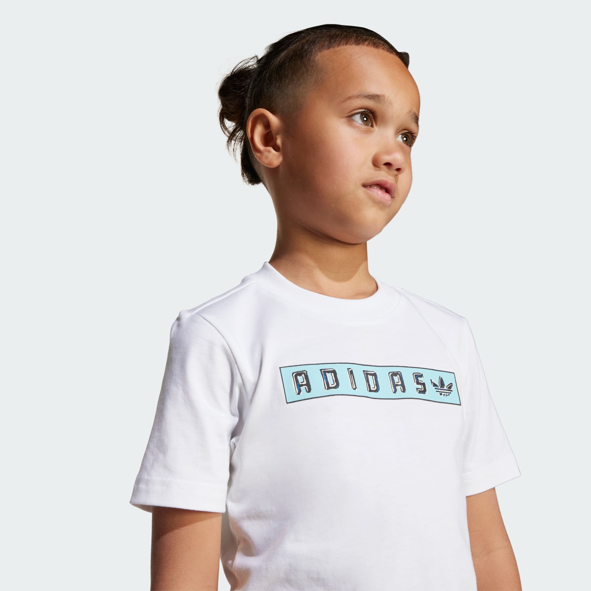 تيشيرت ذات تصميم جرافيكي للأطفال