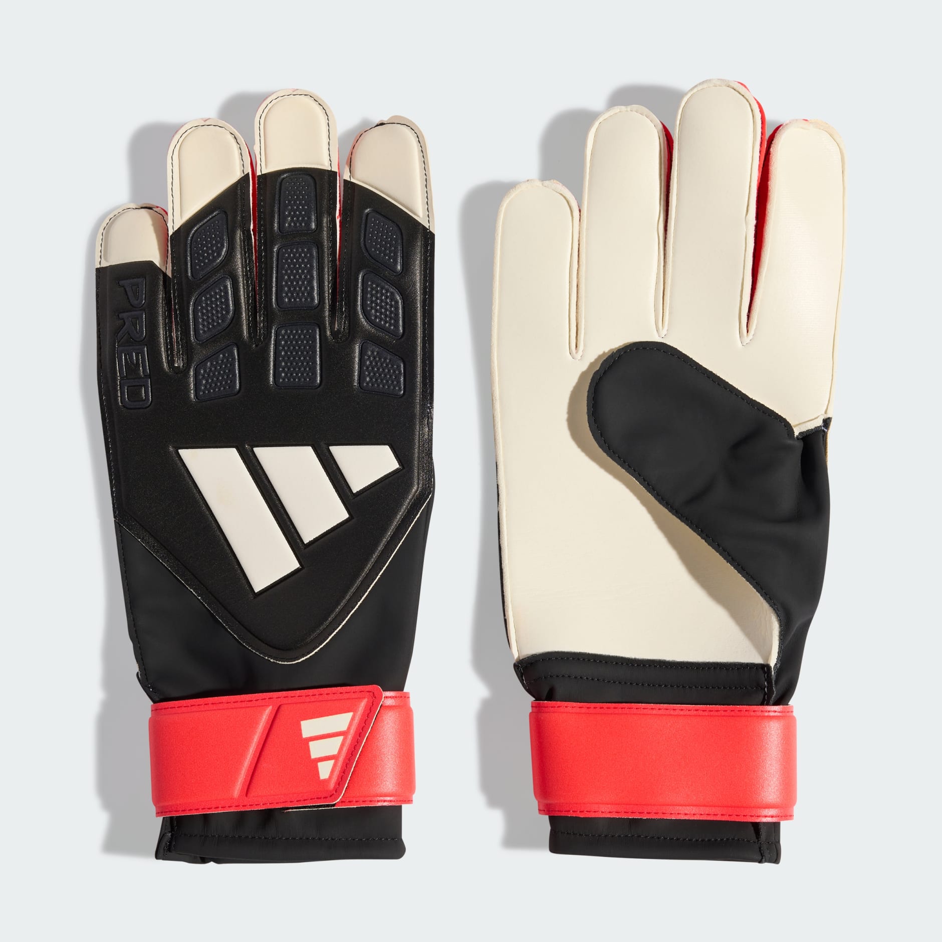 PREDATOR GOALKEEPER GLOVE TRAINING