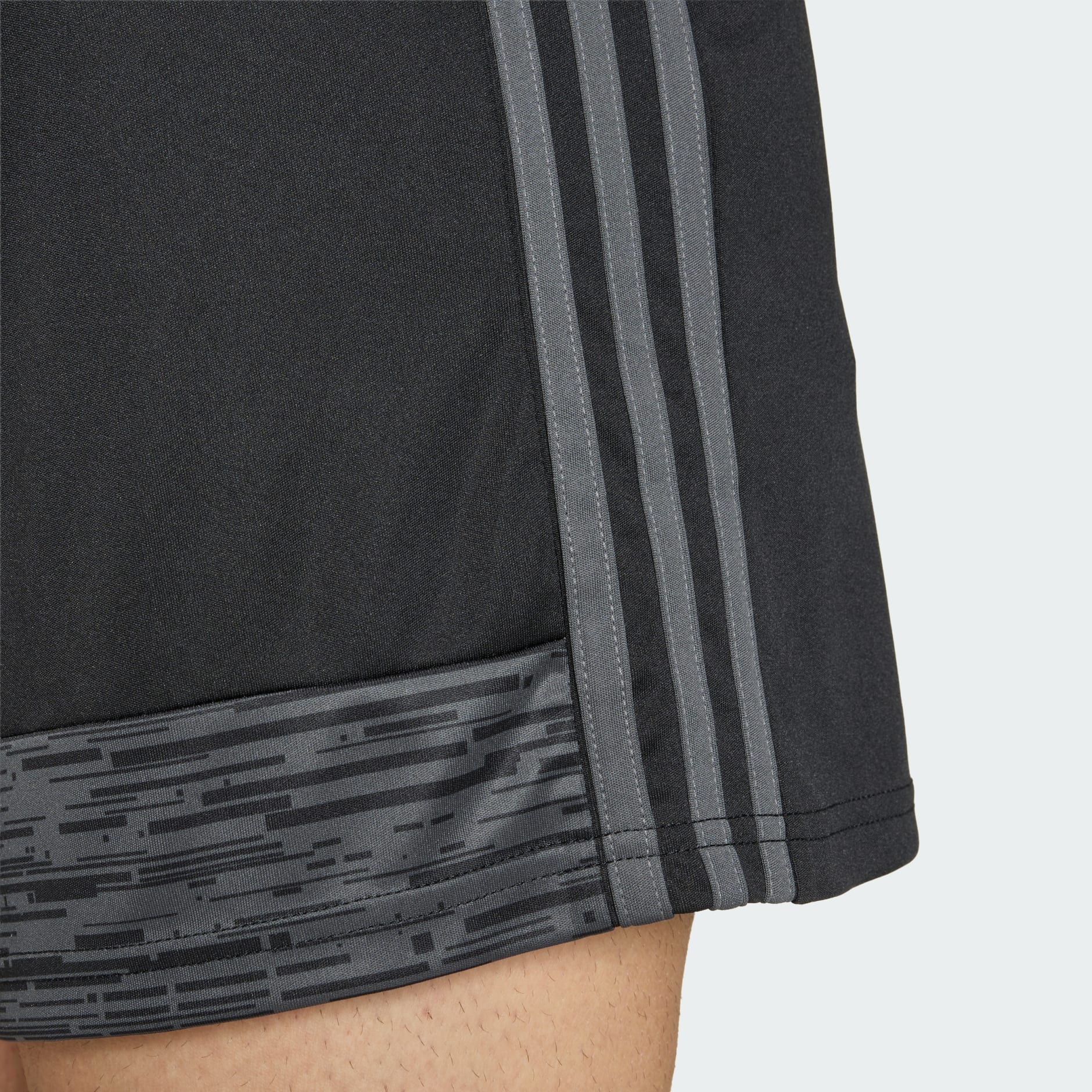 TIRO25 ESSENTIALS SHORTS