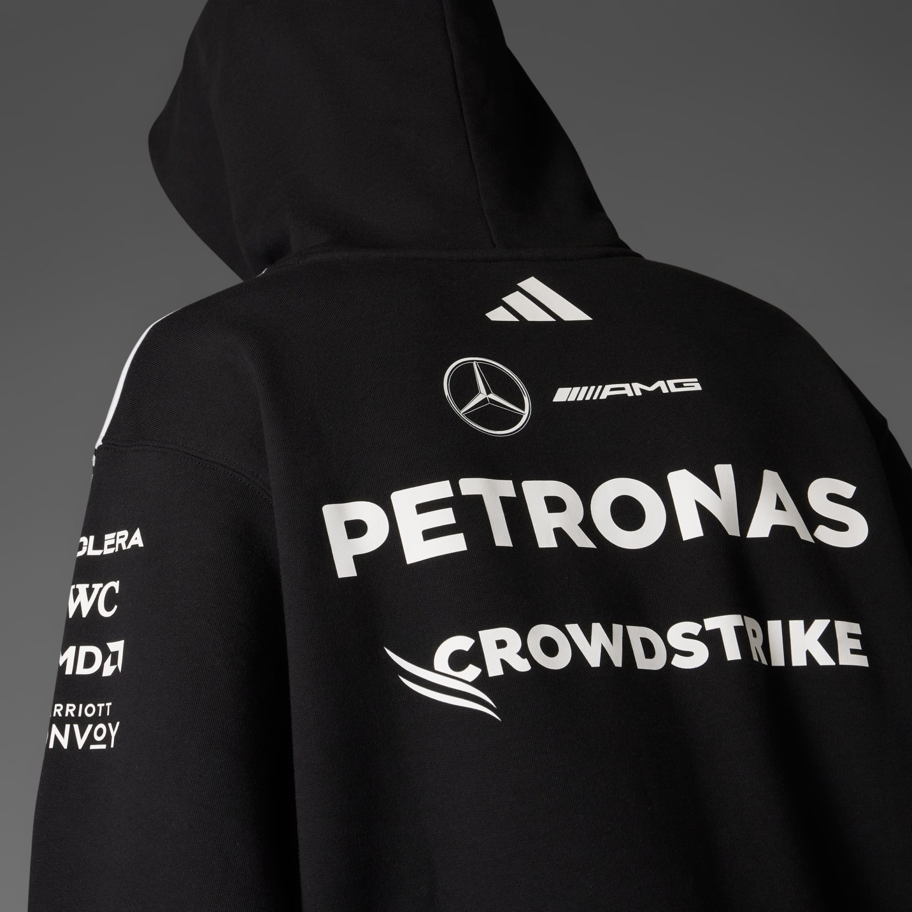 MAJICA S KAPULJAČOM MERCEDES - AMG PETRONAS FORMULA ONE TEAM