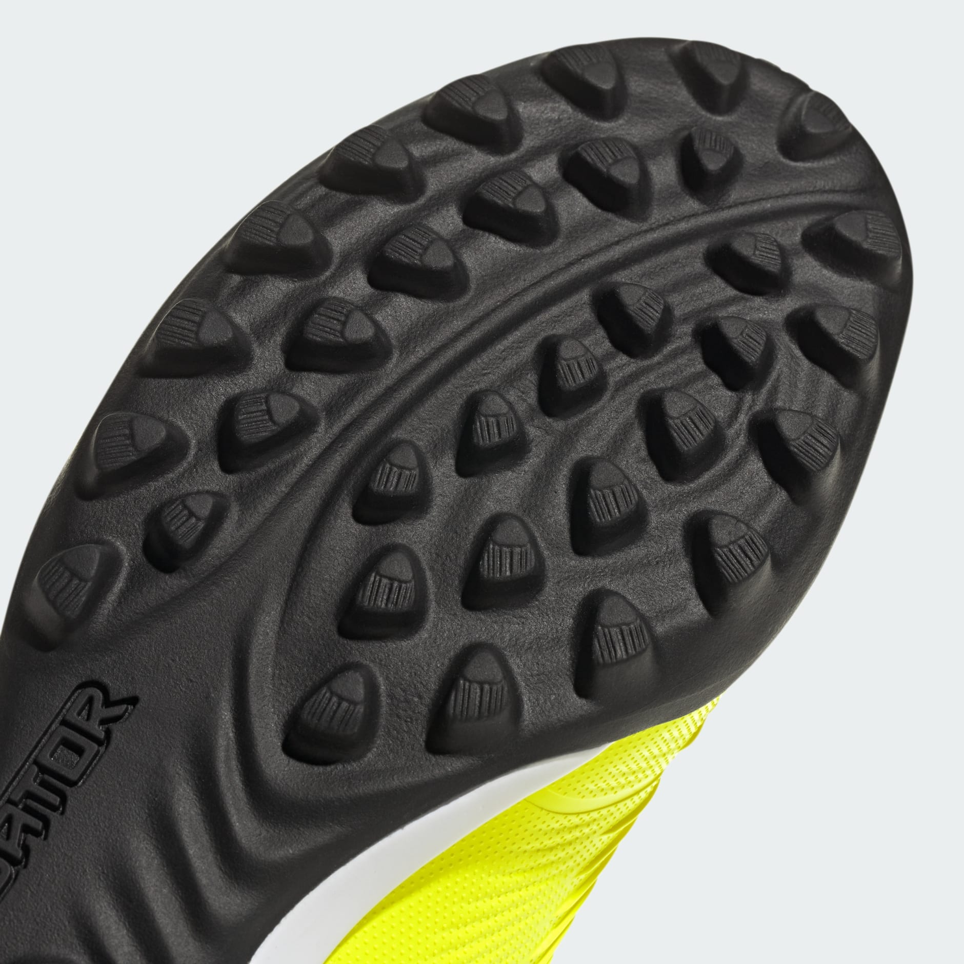 Guayos Predator 24 League Sin Cordones Pasto Sintético