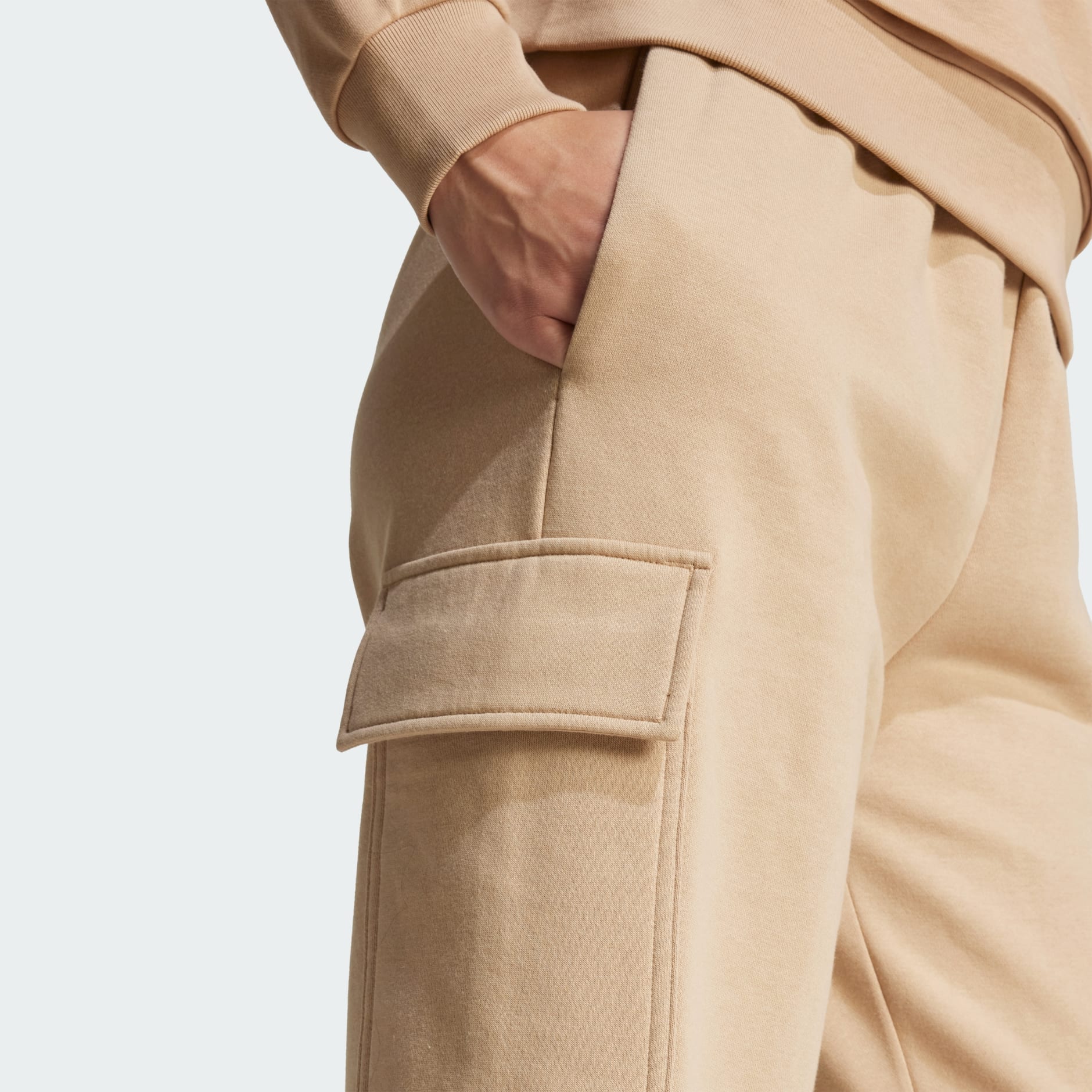 Pantaloni cargo din fleece Essentials, cu linii simple