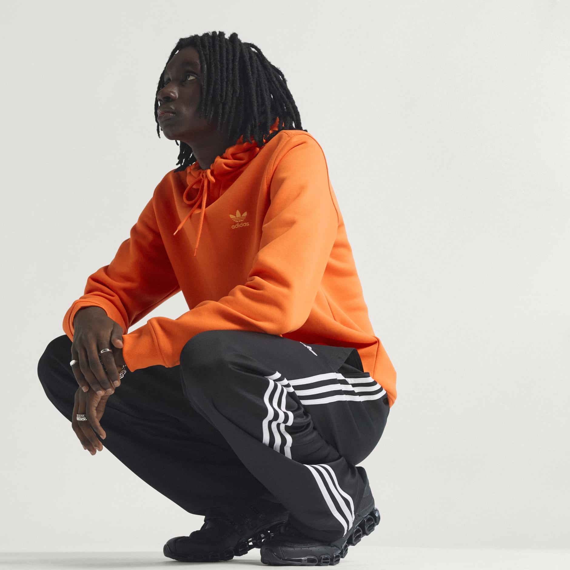 PANTALONI DE TRENING LEJERI ADICOLOR