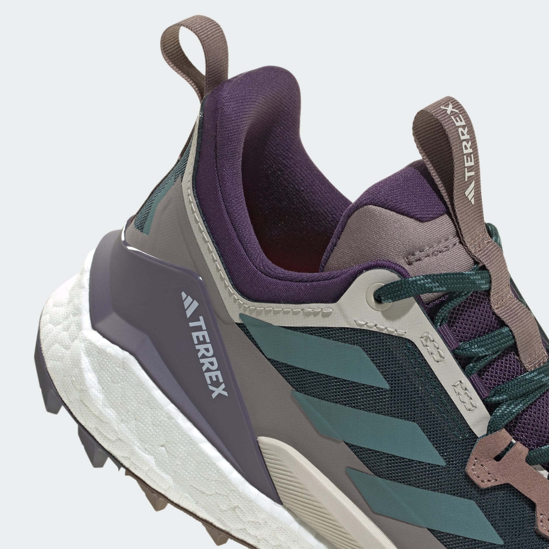 حذاء Free Hiker 2.0 بقصّة منخفضة للمشي لمسافات طويلة من تشكيلة Terrex