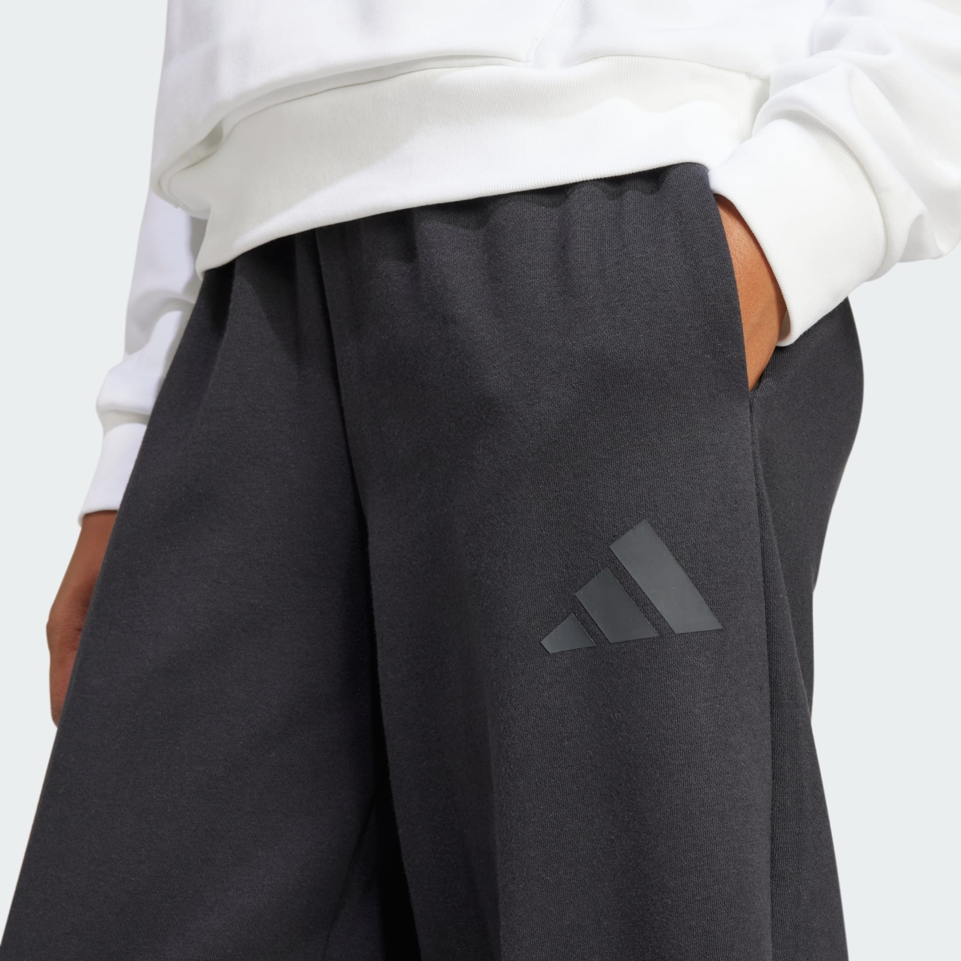 Pantaloni barrel Essentials din l&acirc;nă fleece cu logo contemporan