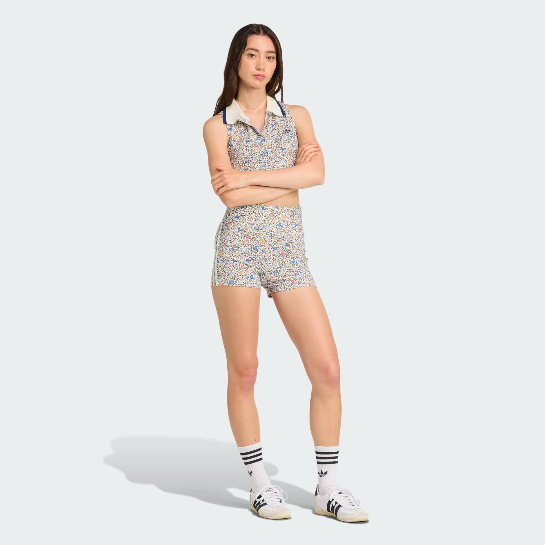 Pantaloni foarte scurți adidas Originals x Liberty London